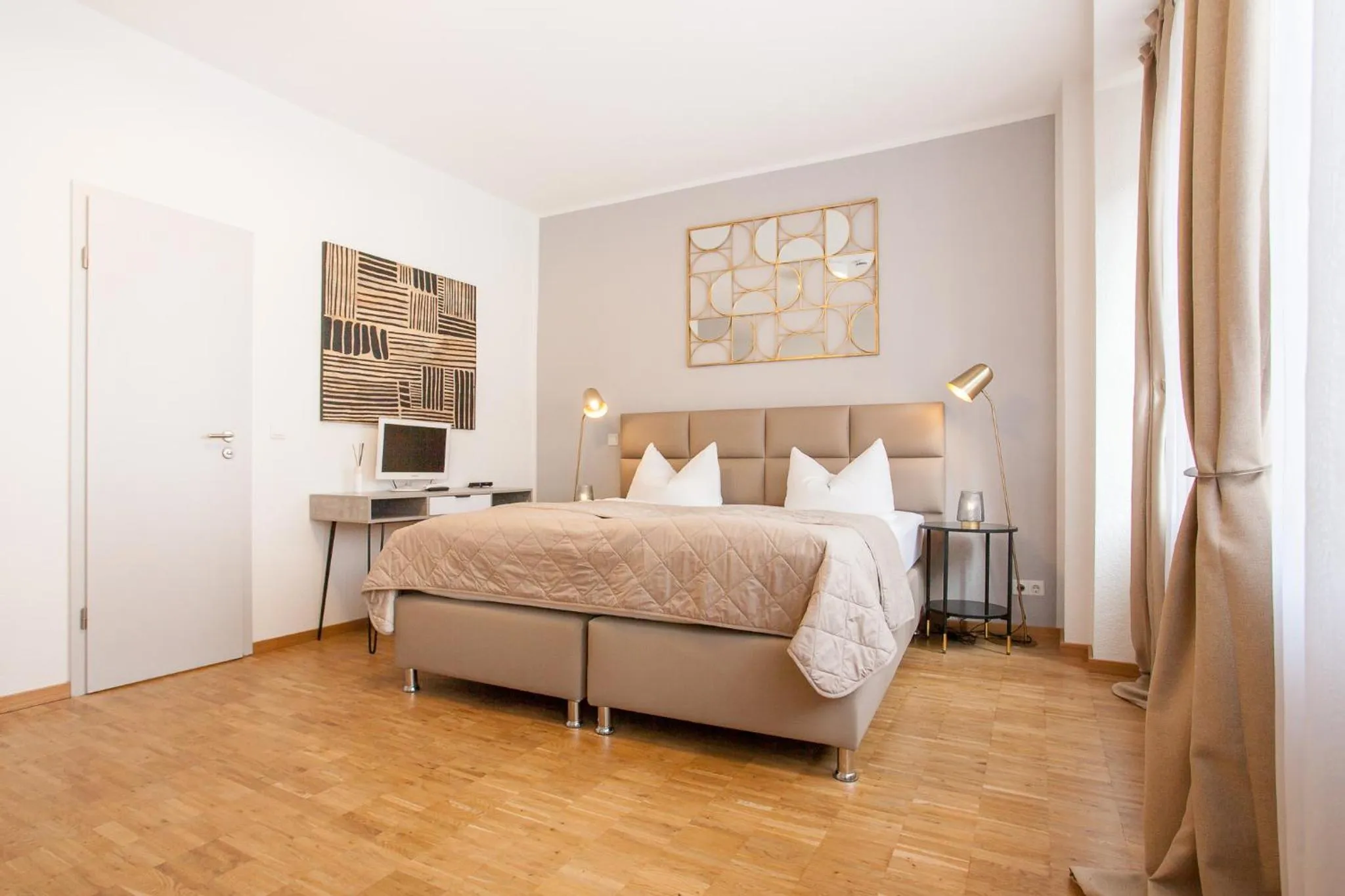 Photo of the whole room, Bed in TM Hotel Düsseldorf