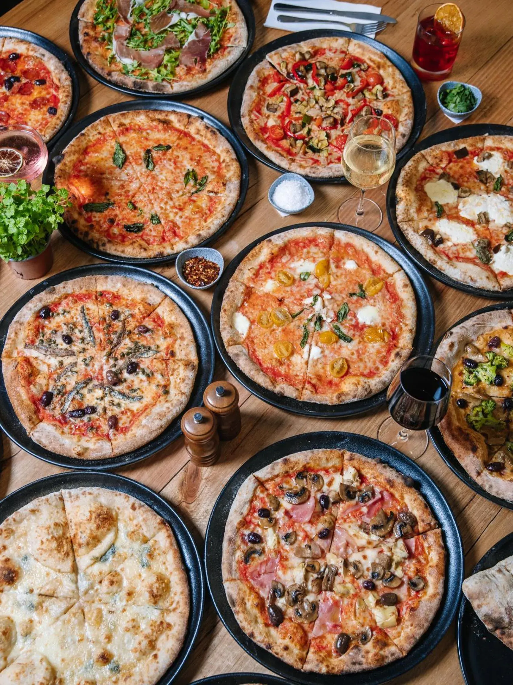 Blue King Suite & 1 free pizza in The Blue Hotel Bondi Blue King Suite & 1 free pizza in The Blue Hotel Bondi