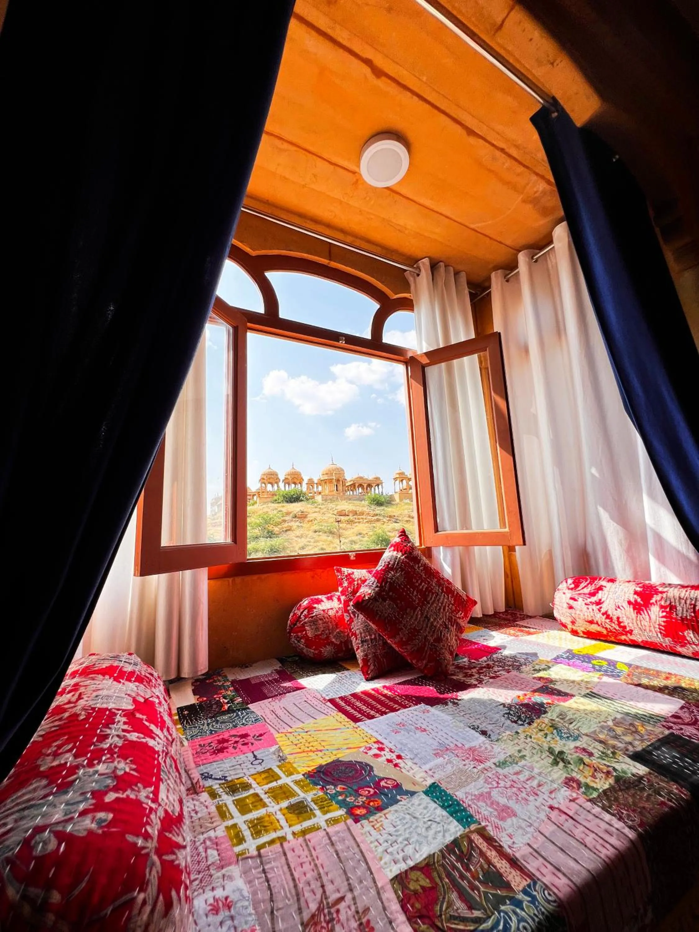 Bed in Hotel Royal Heritage