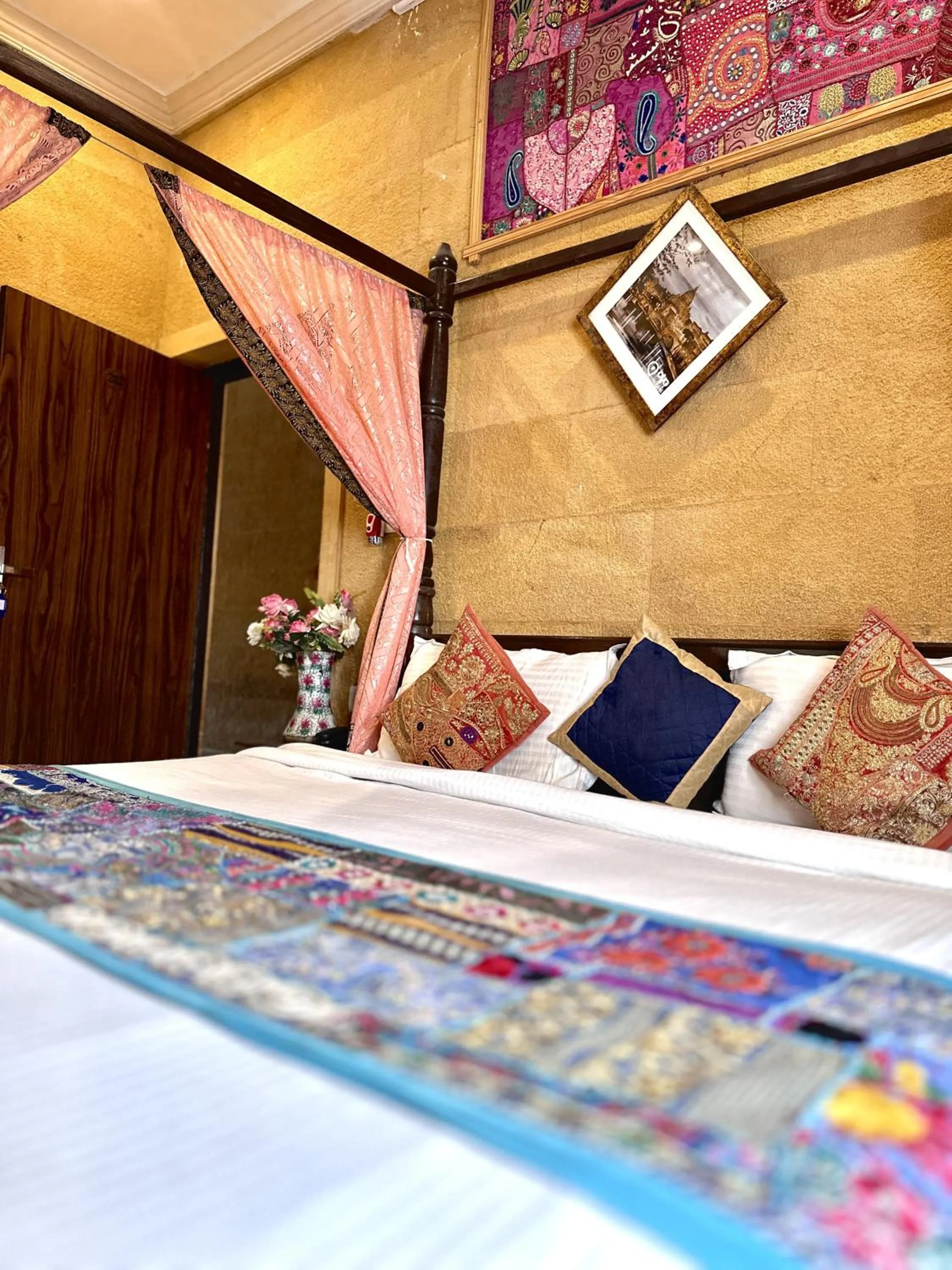 Bed in Hotel Royal Heritage