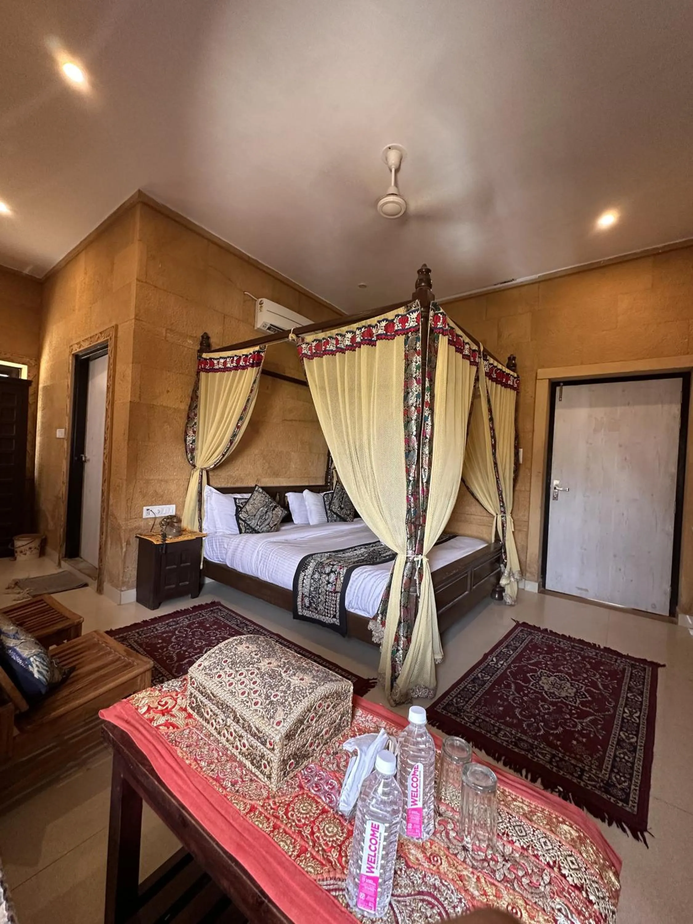 Bathroom, Bed in Hotel Royal Heritage