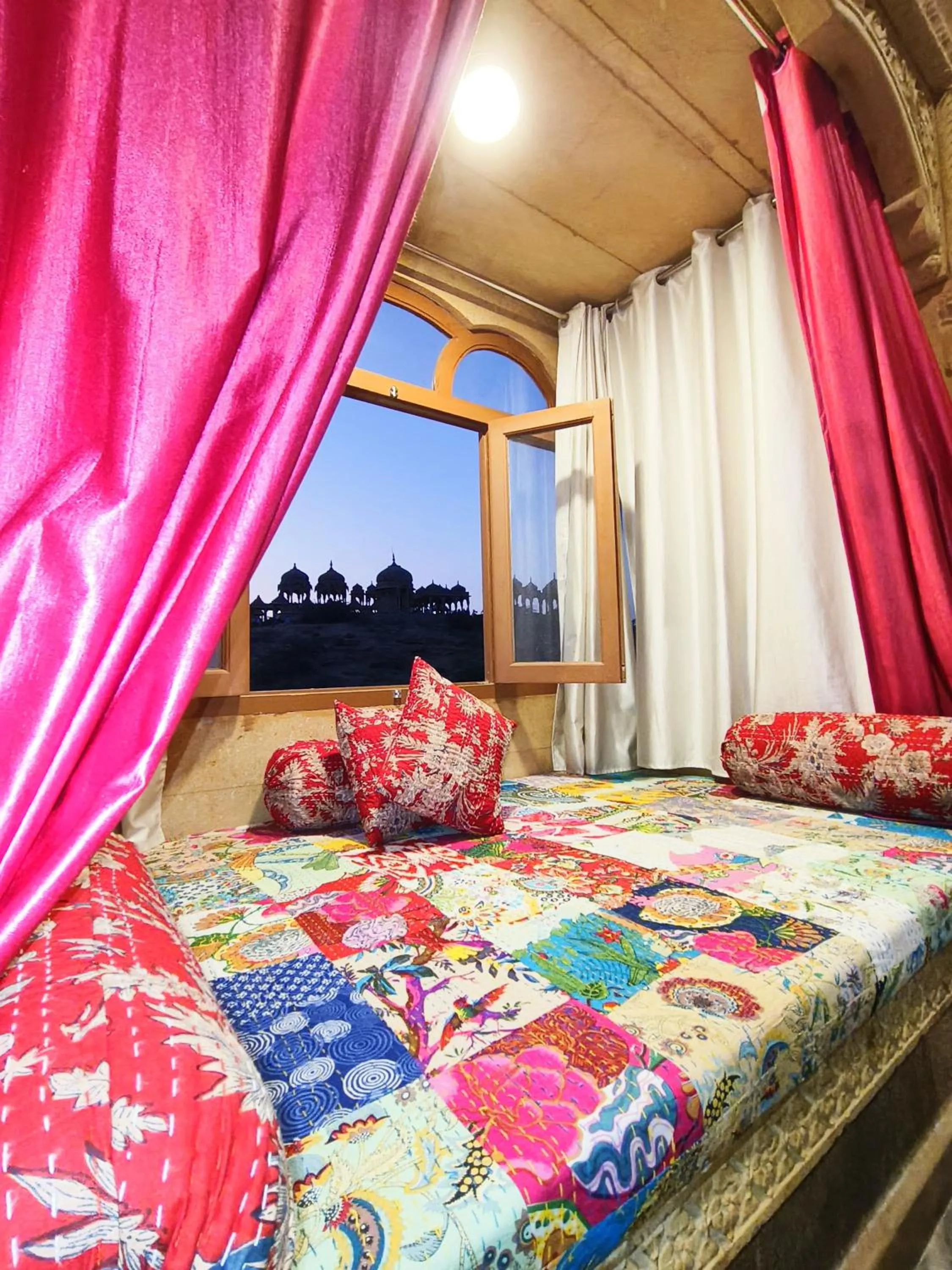 Bed in Hotel Royal Heritage