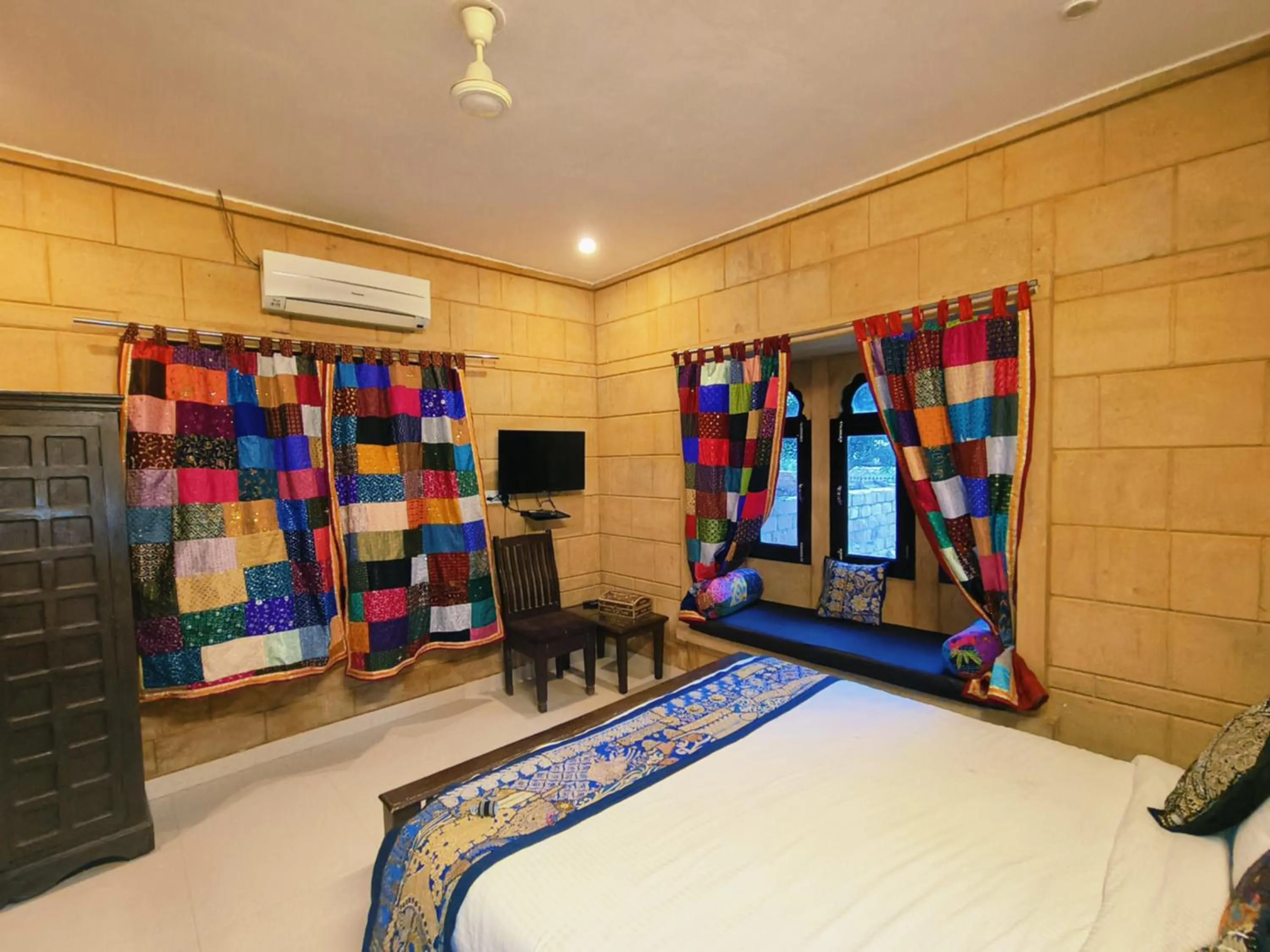 Bathroom, Bed in Hotel Royal Heritage