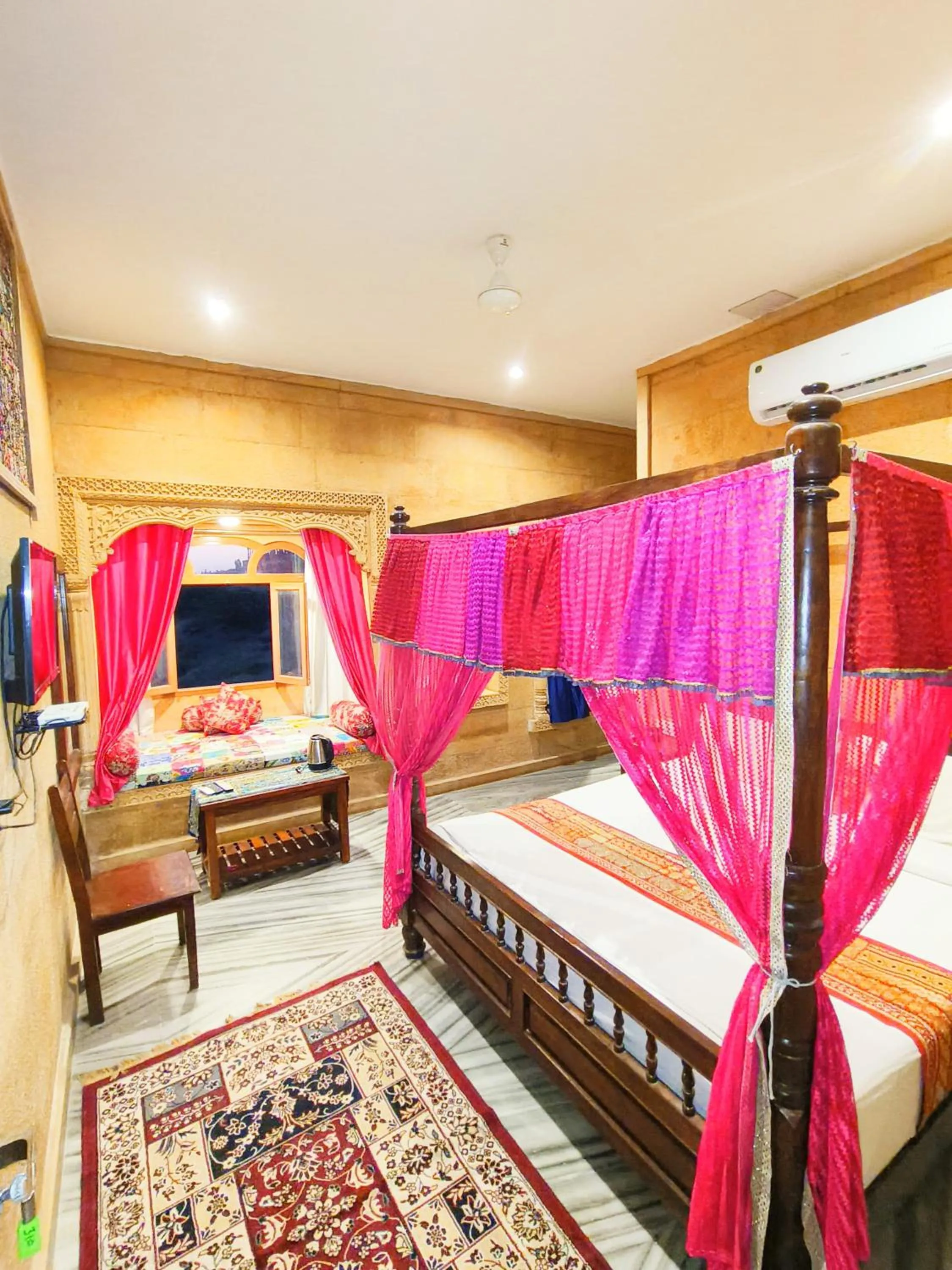 Bed in Hotel Royal Heritage