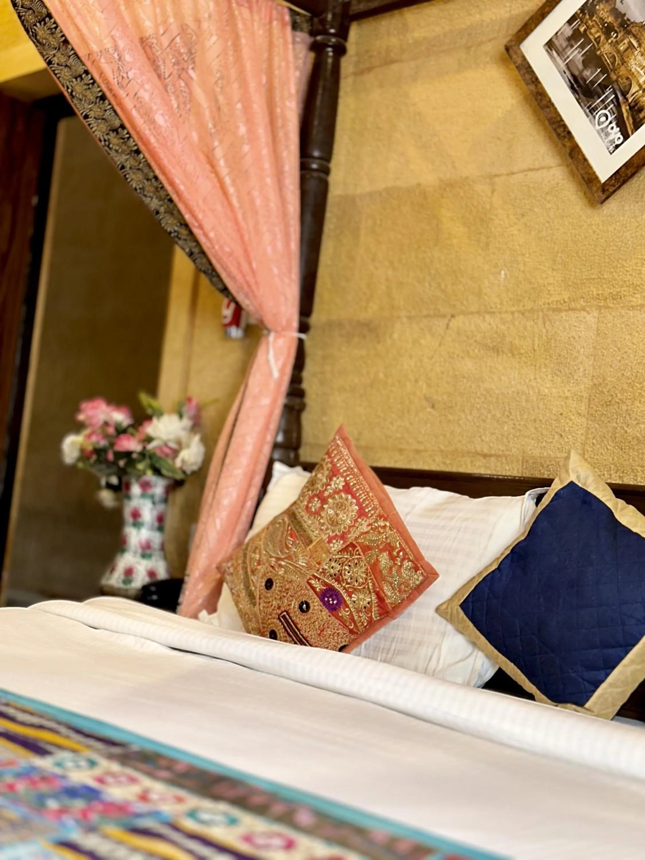 Bed in Hotel Royal Heritage