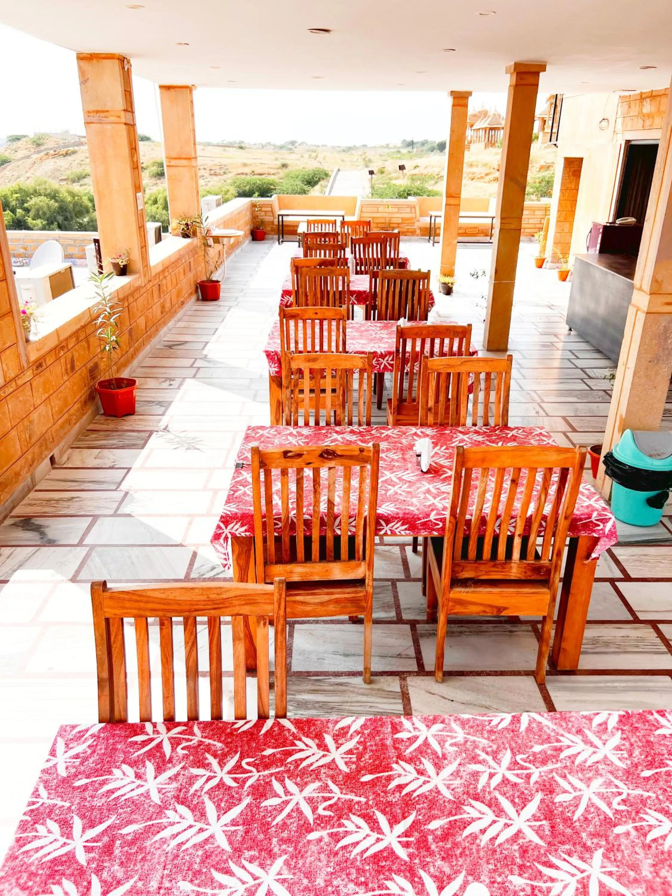 Restaurant/places to eat in Hotel Royal Heritage