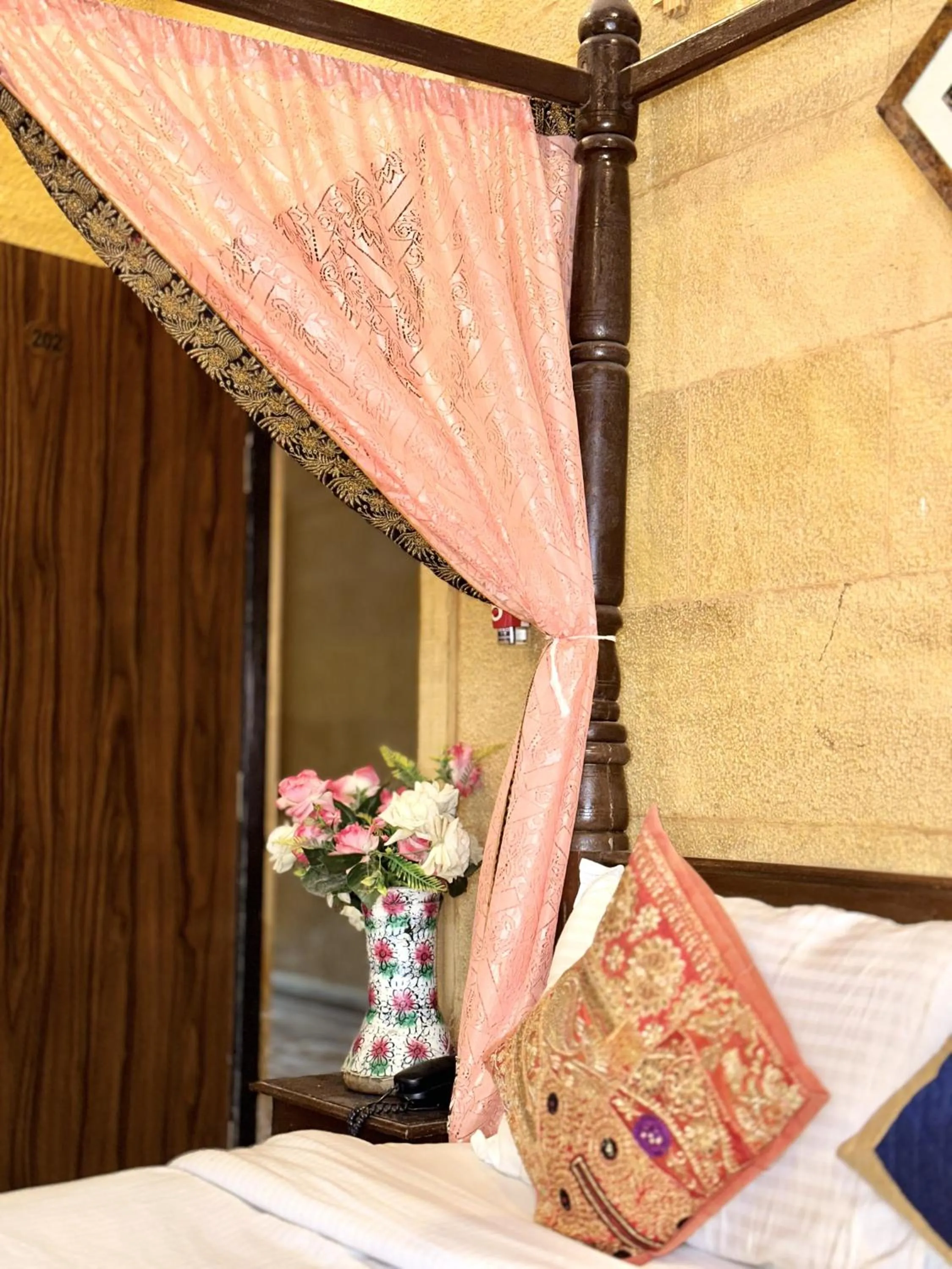 Bed in Hotel Royal Heritage