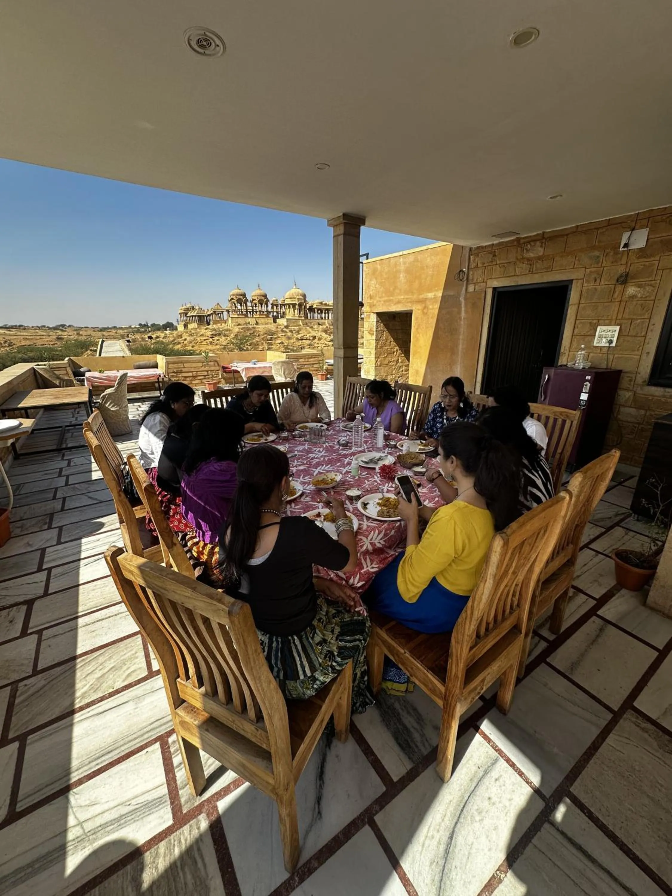 Restaurant/places to eat in Hotel Royal Heritage