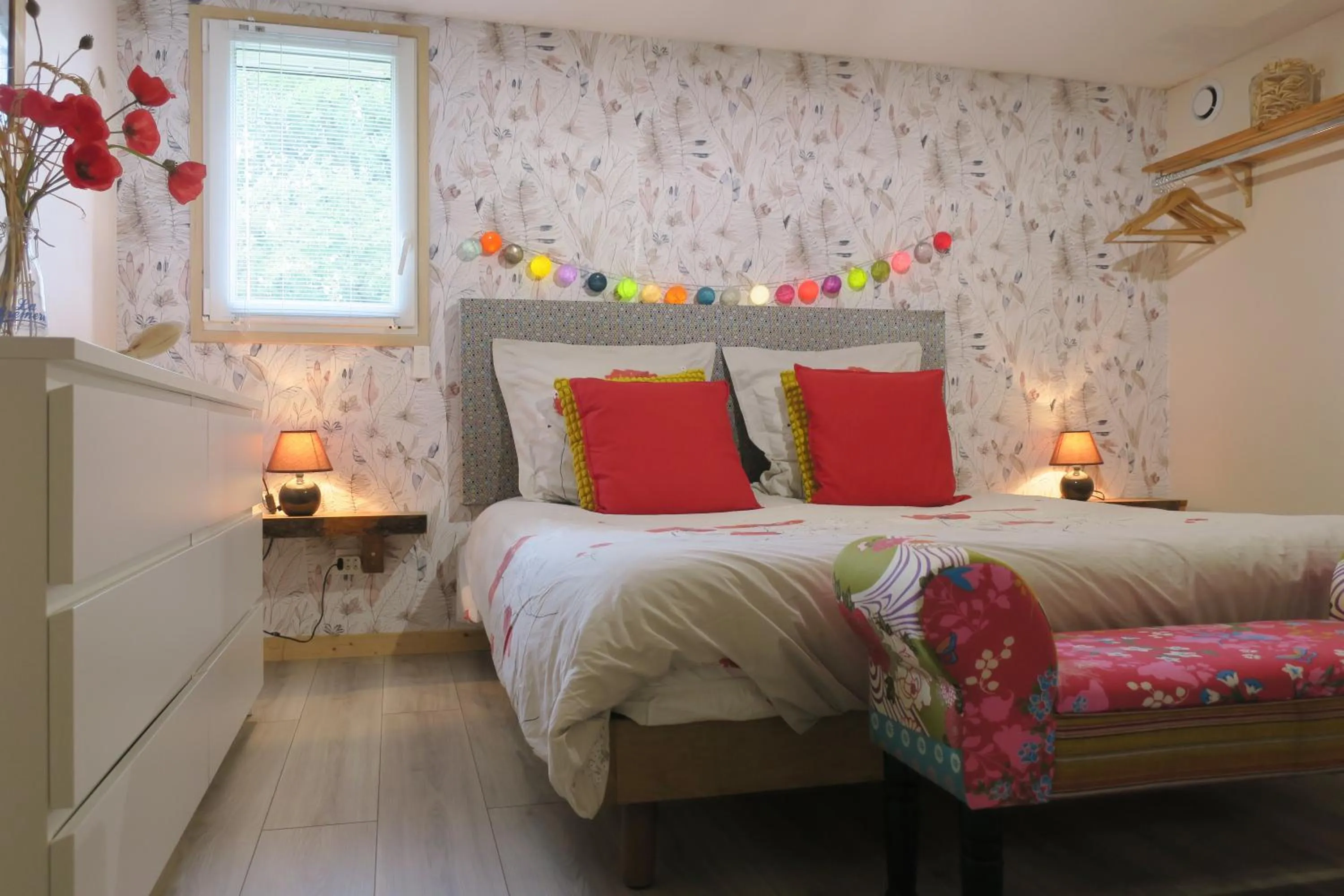 Photo of the whole room, Bed in Chambres au grand calme dans maison