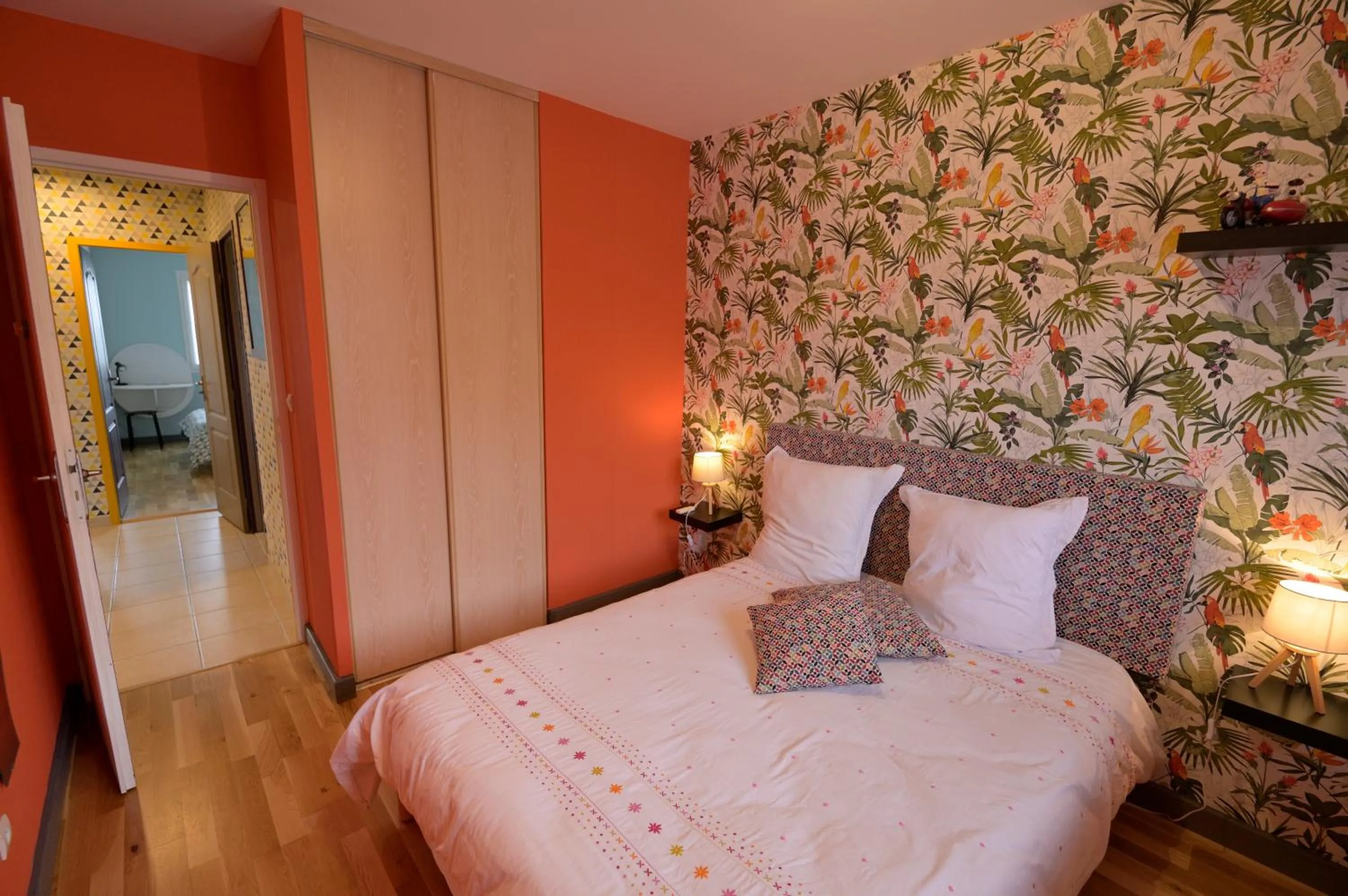 Bedroom, Bed in Chambres au grand calme dans maison