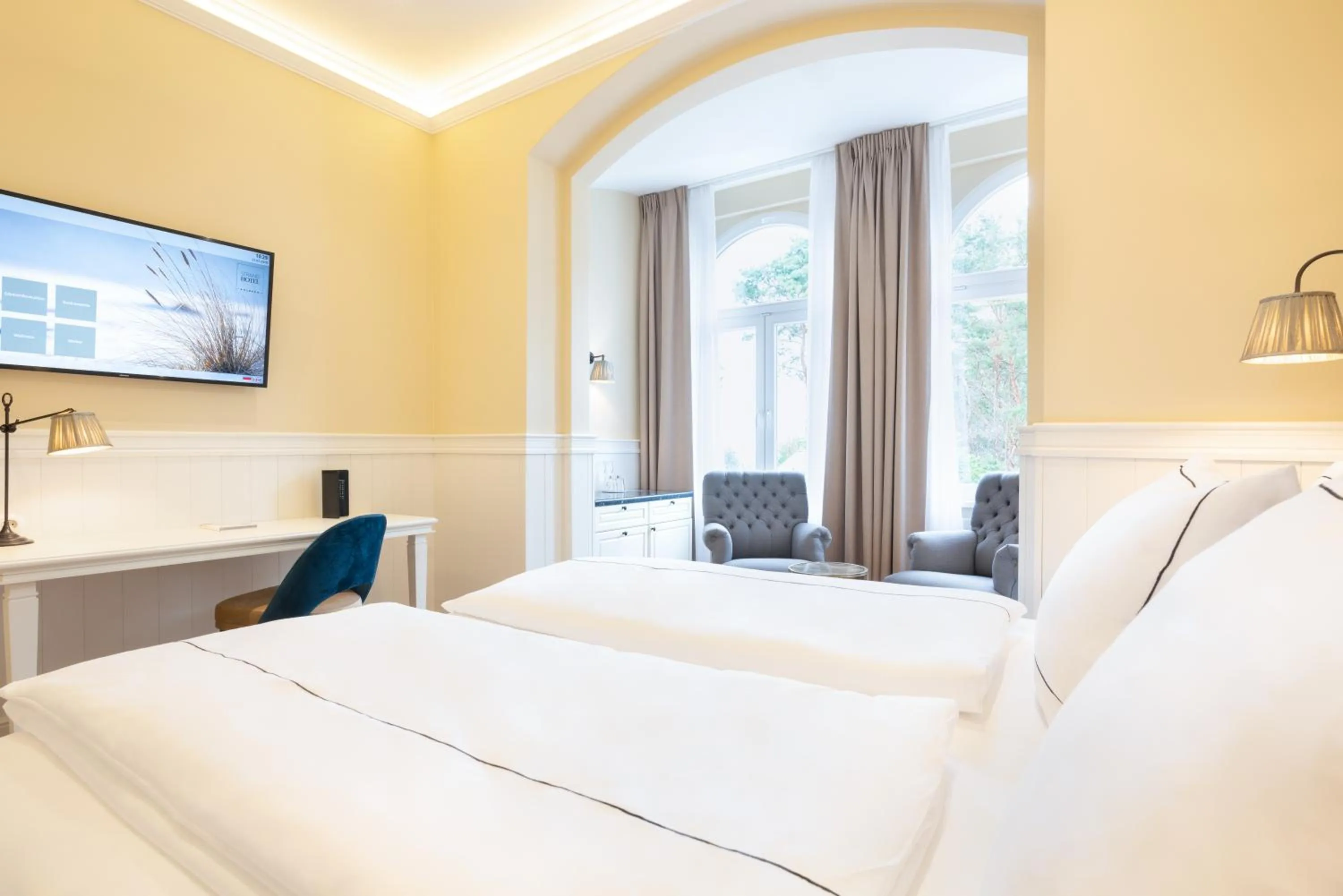 Bed in Strandhotel Ahlbeck