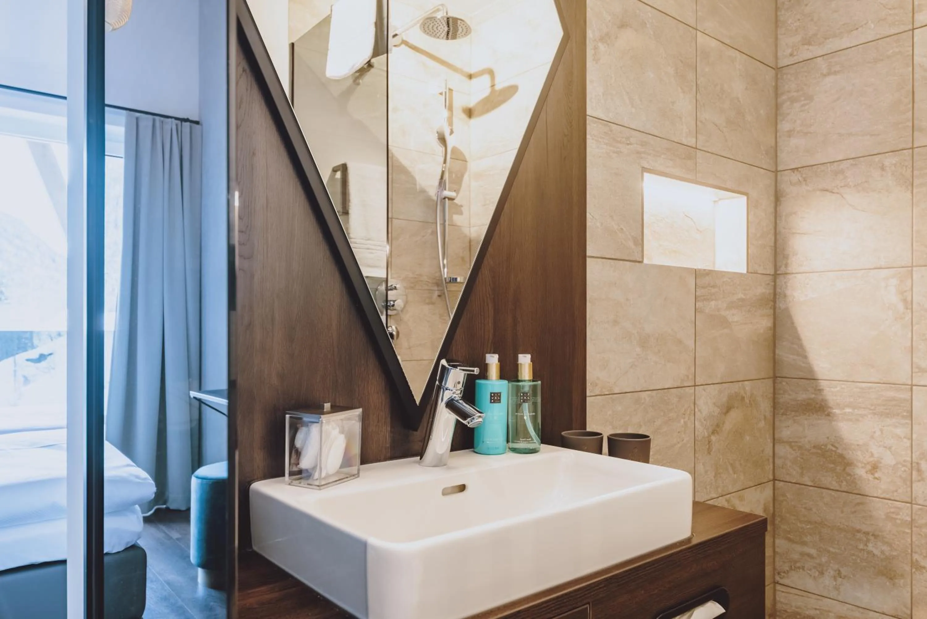 Bathroom in GLEMM by AvenidA Superior Hotel & Residences