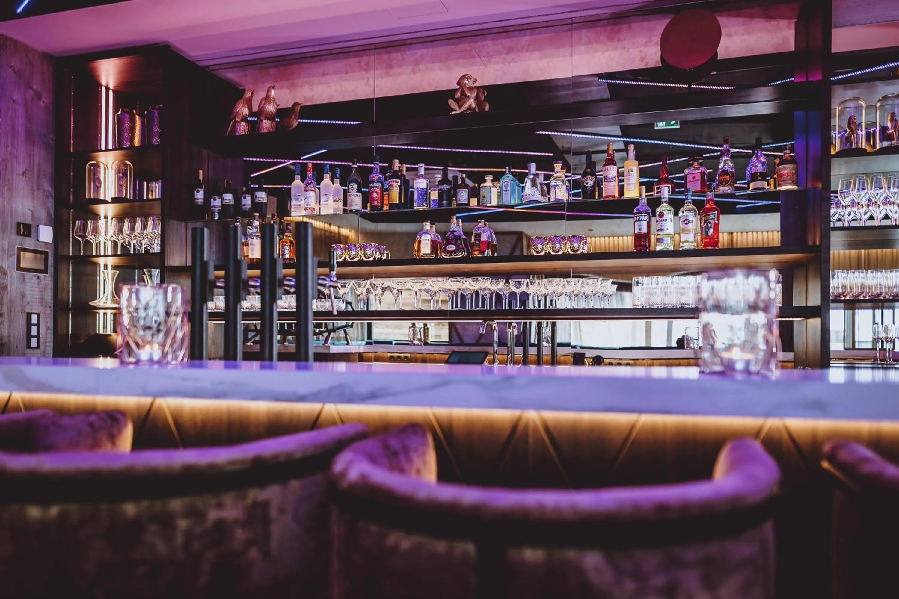 Lounge or bar in GLEMM by AvenidA Superior Hotel & Residences