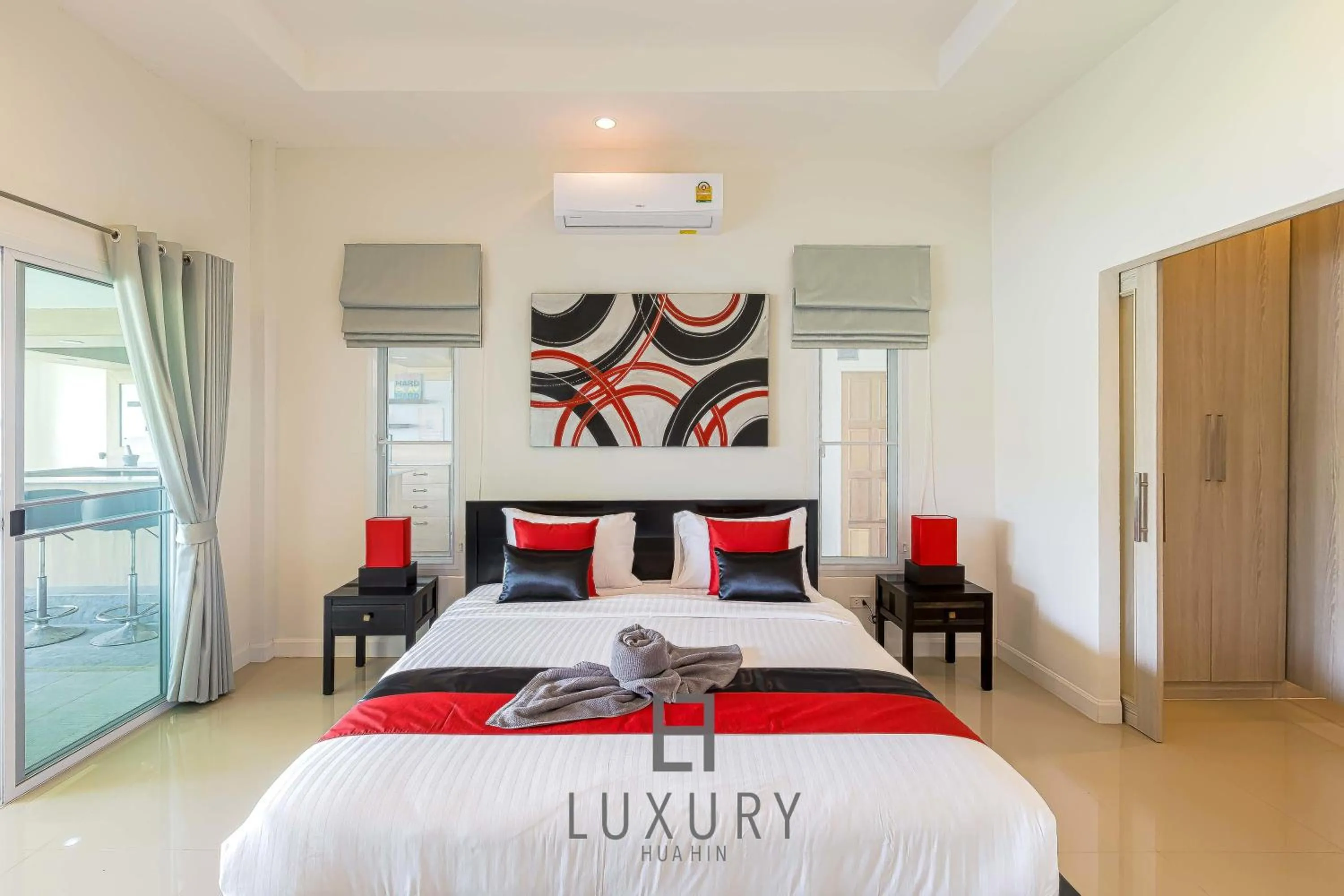 Bed in Cozy Modern 3 Bedroom Pool Villa L70