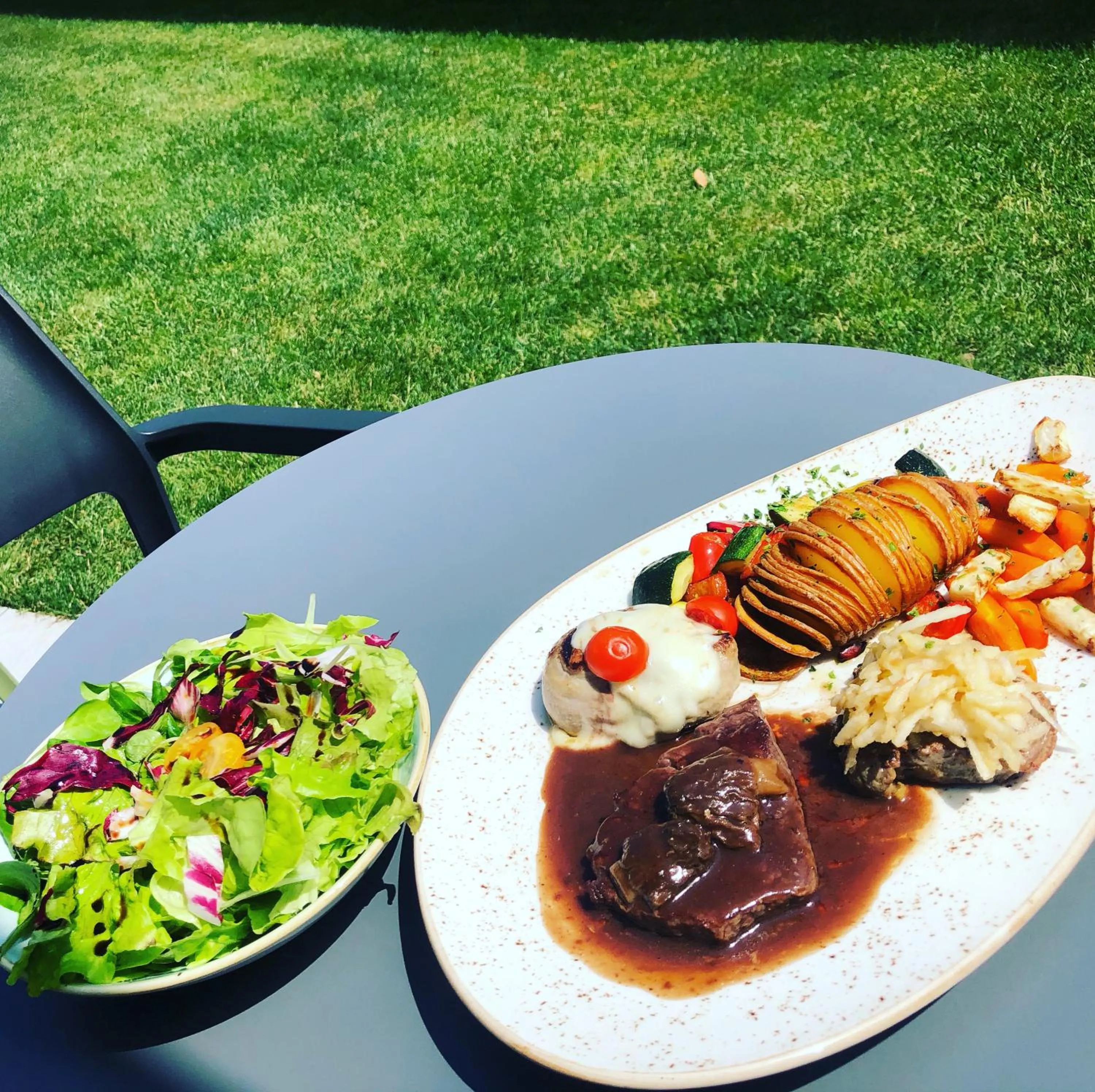 Food in Na Vasi restavracija in prenočišča