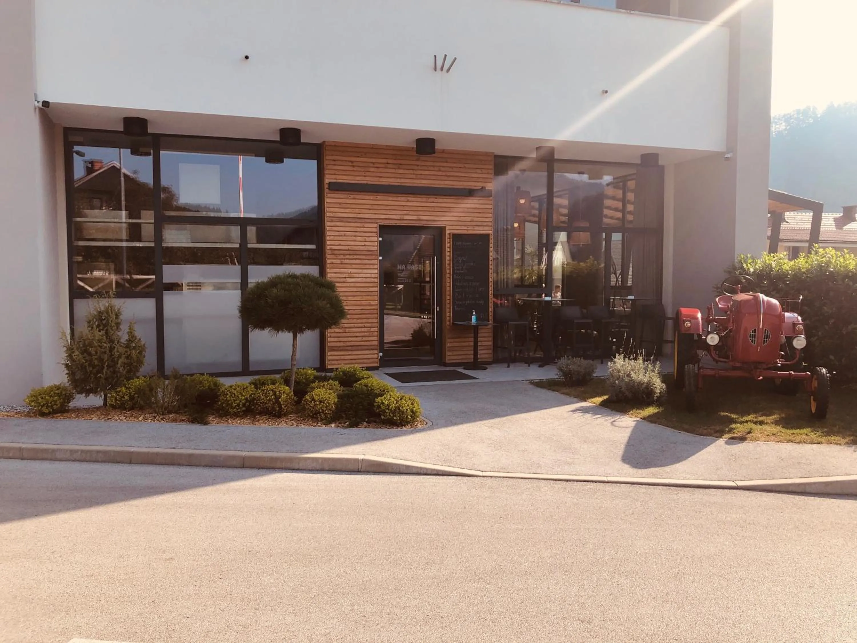 Na Vasi restavracija in prenočišča