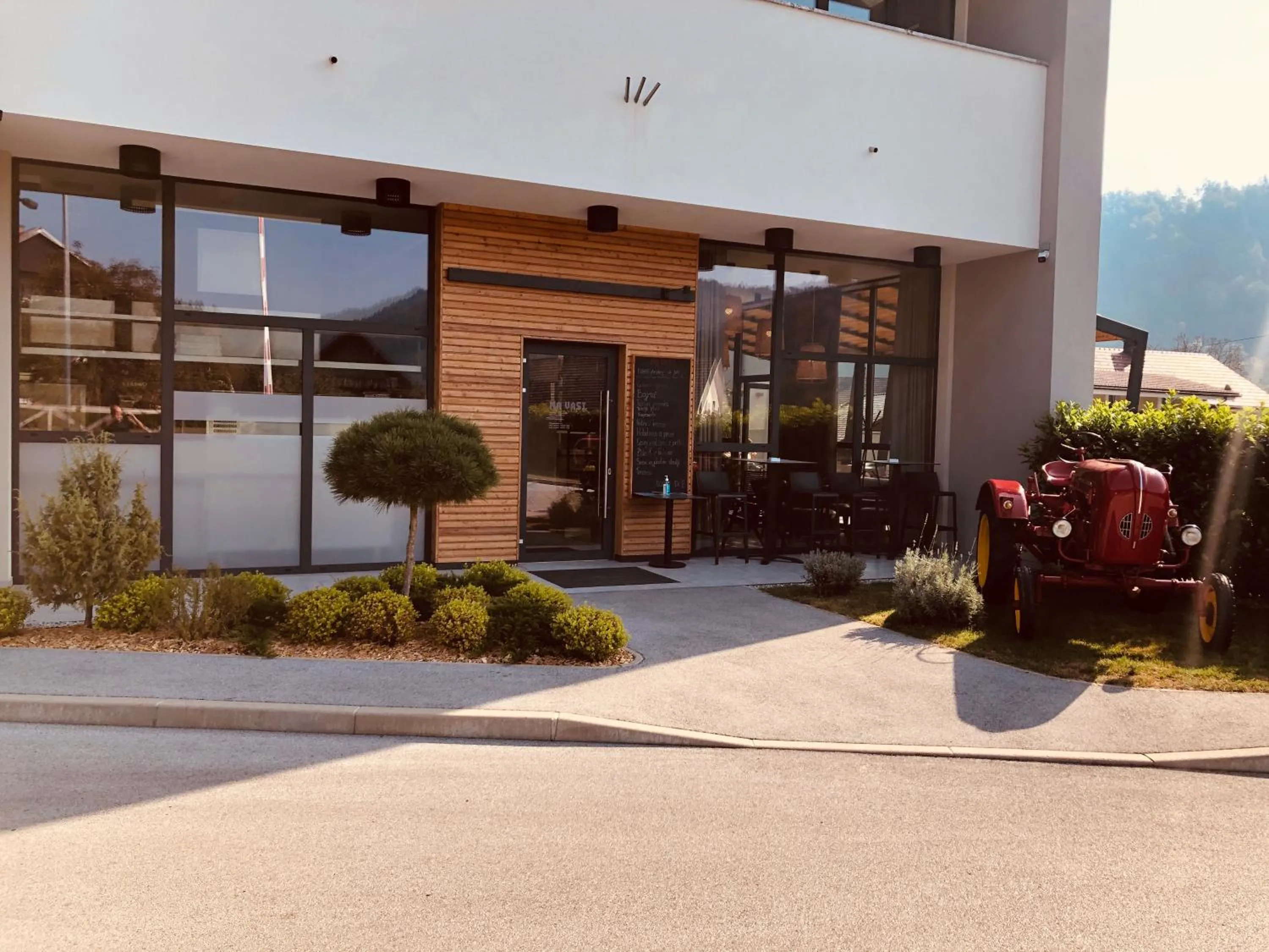 Na Vasi restavracija in prenočišča