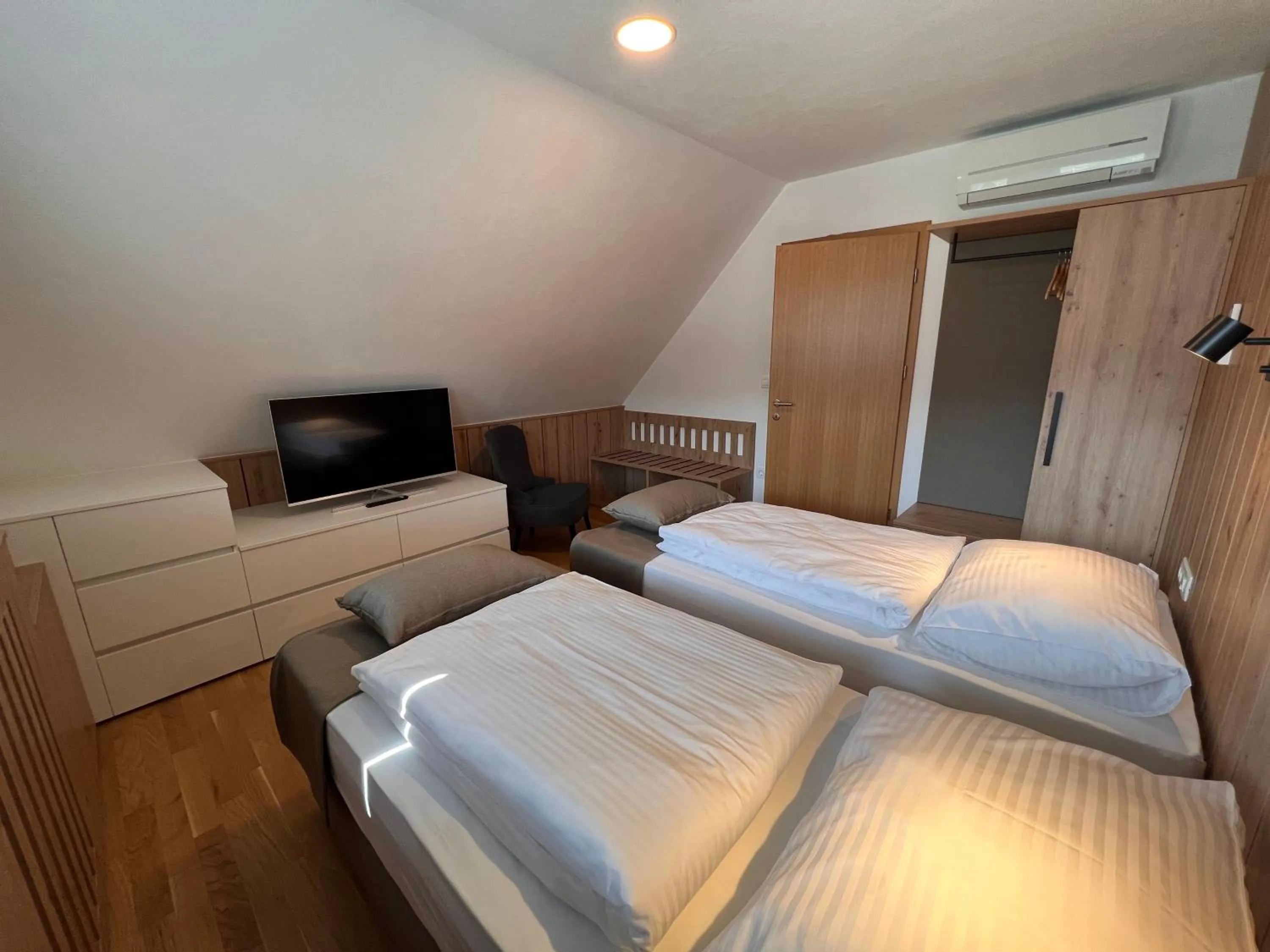 Bed in Na Vasi restavracija in prenočišča