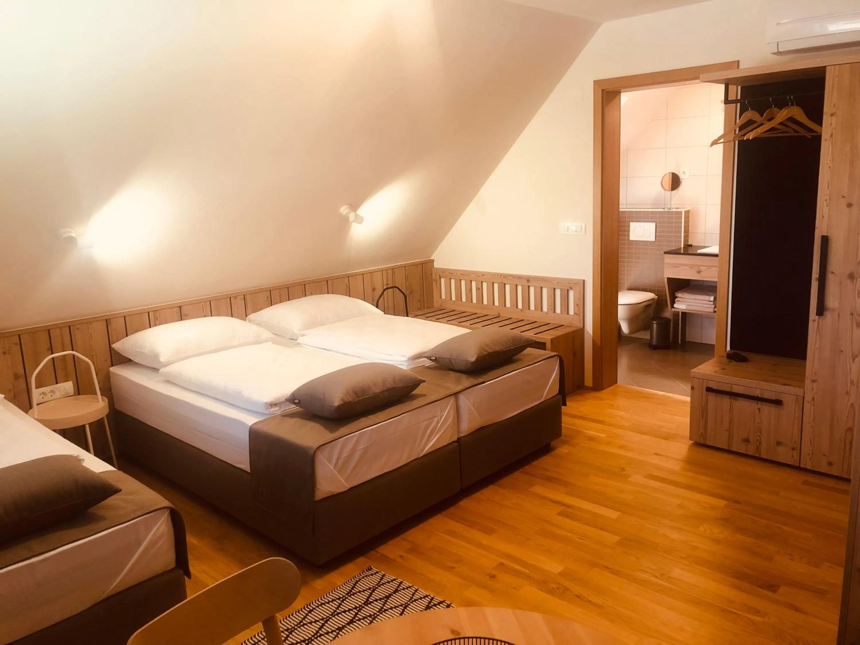 Bed in Na Vasi restavracija in prenočišča