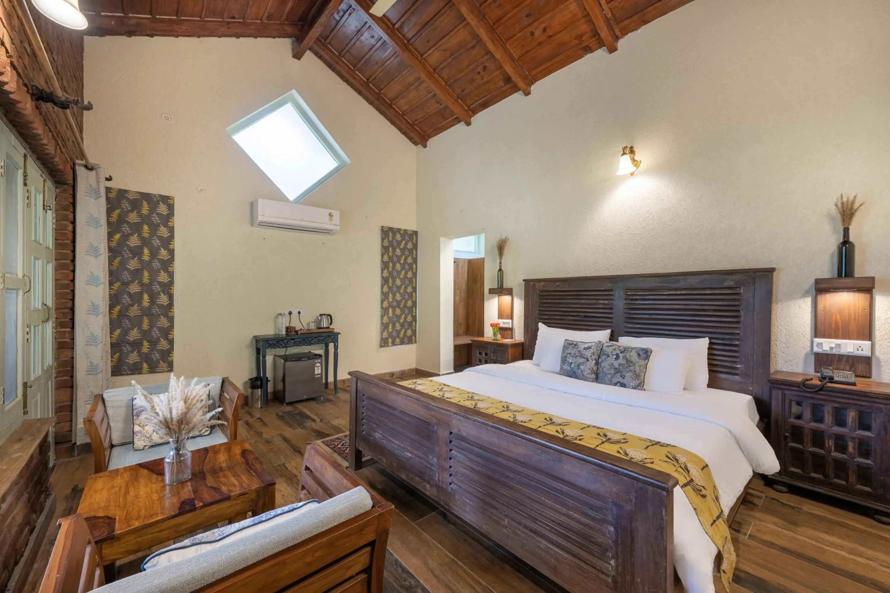 Bed in Echor Malusara Lakeview Retreat Bhimtal