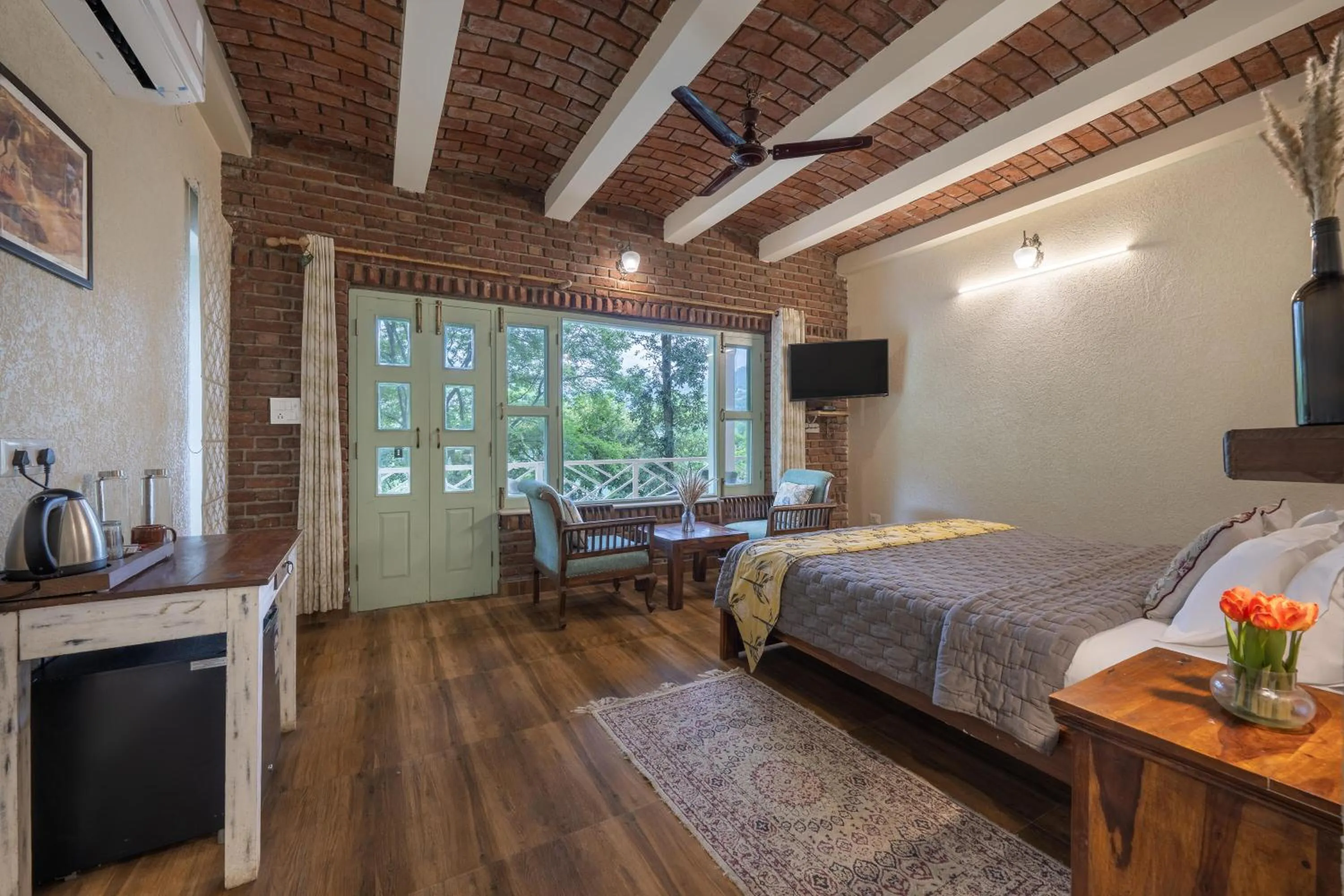 Bed in Echor Malusara Lakeview Retreat Bhimtal