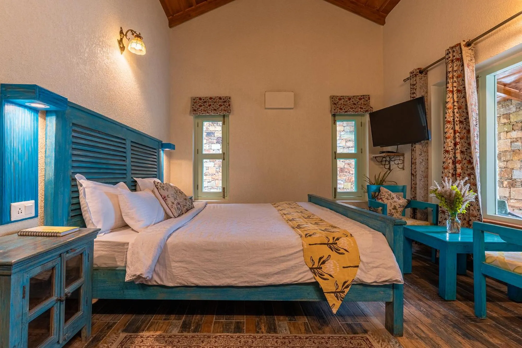 Bed in Echor Malusara Lakeview Retreat Bhimtal