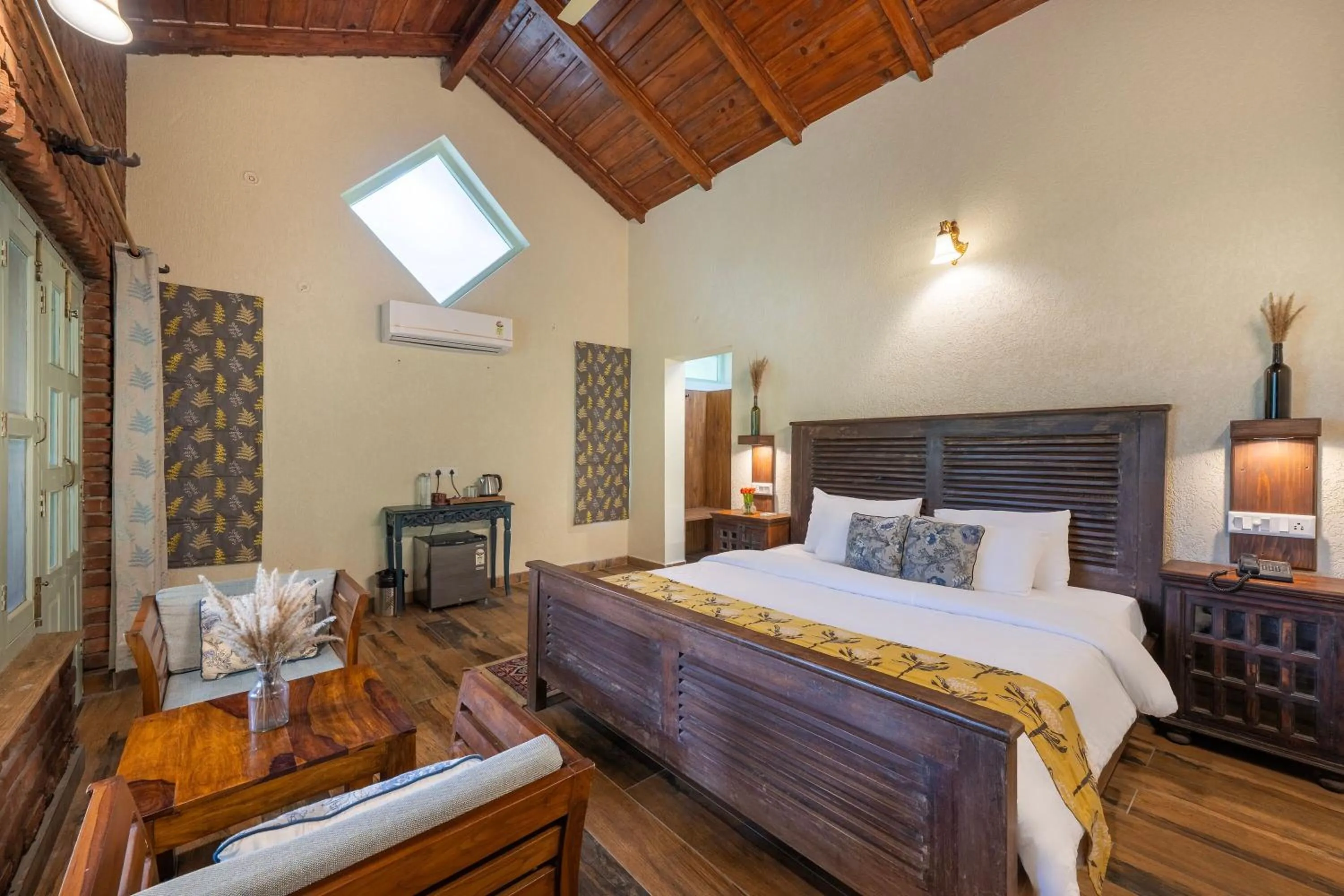 Bed in Echor Malusara Lakeview Retreat Bhimtal