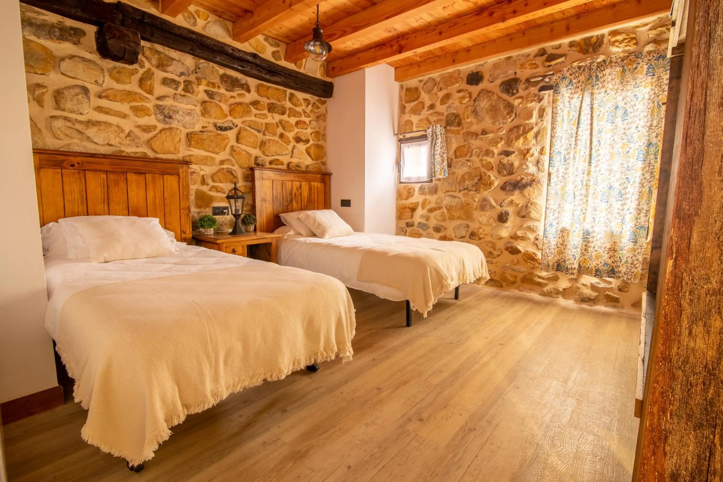 Bedroom, Bed in Arialdegi