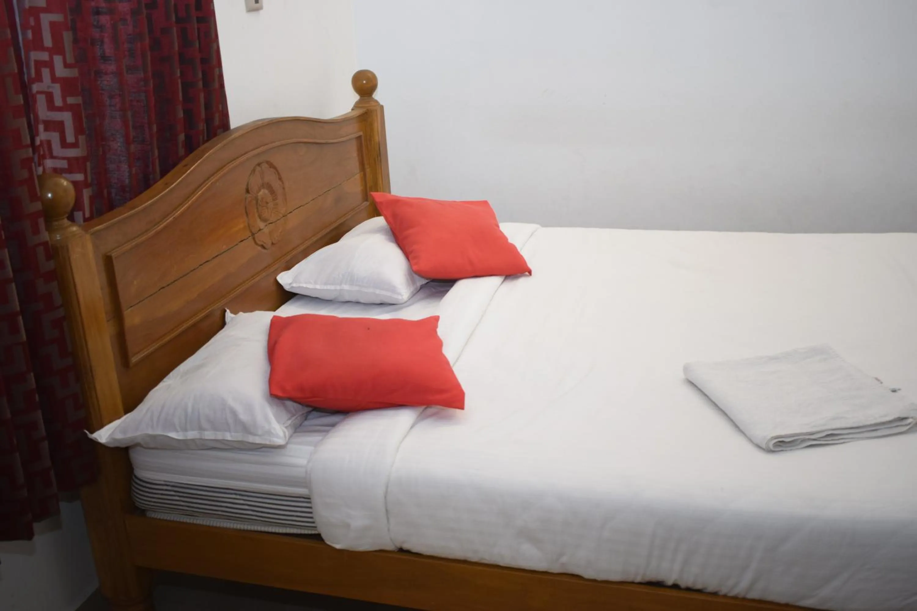 Bed in Haleemas Residency