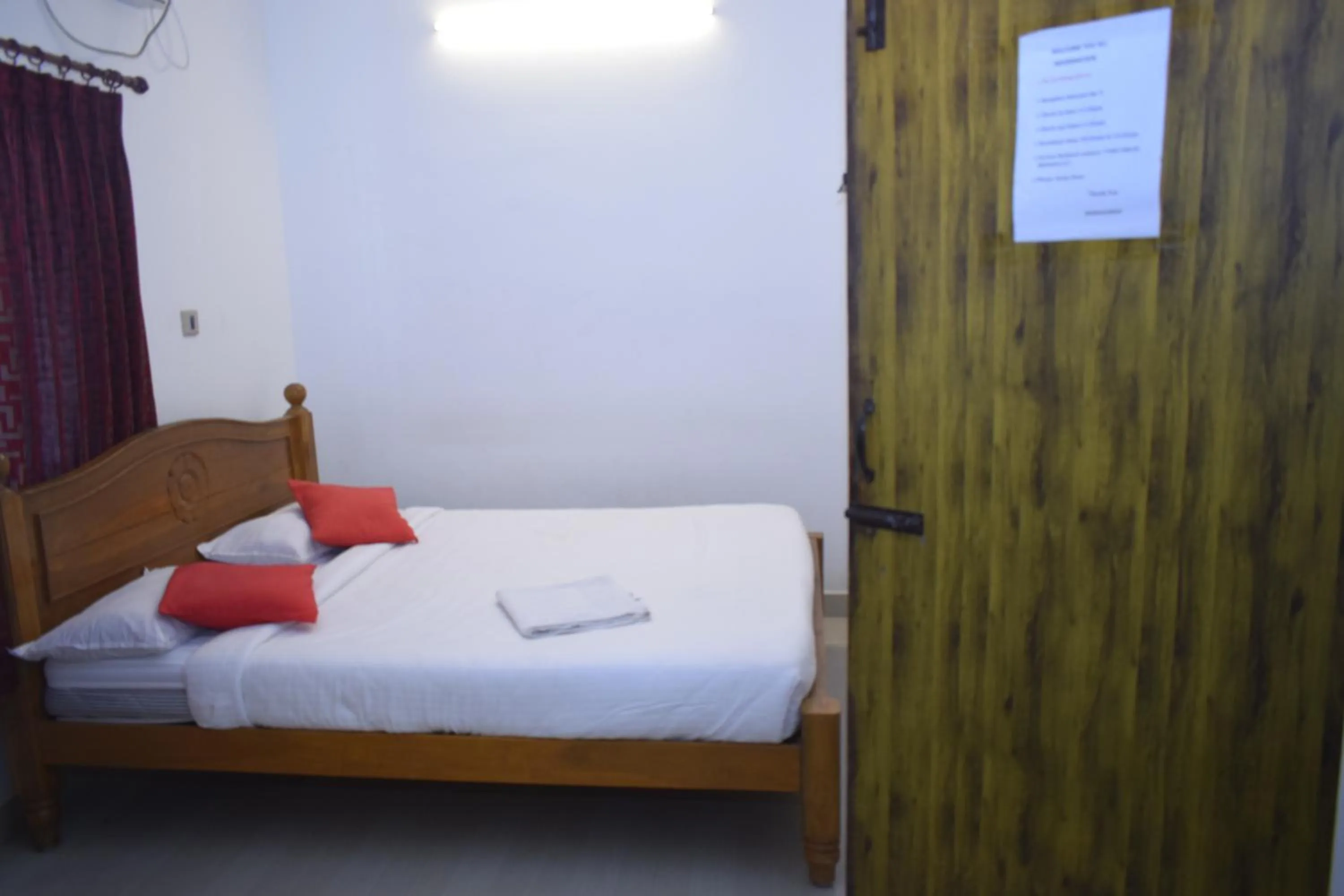 Bed in Haleemas Residency