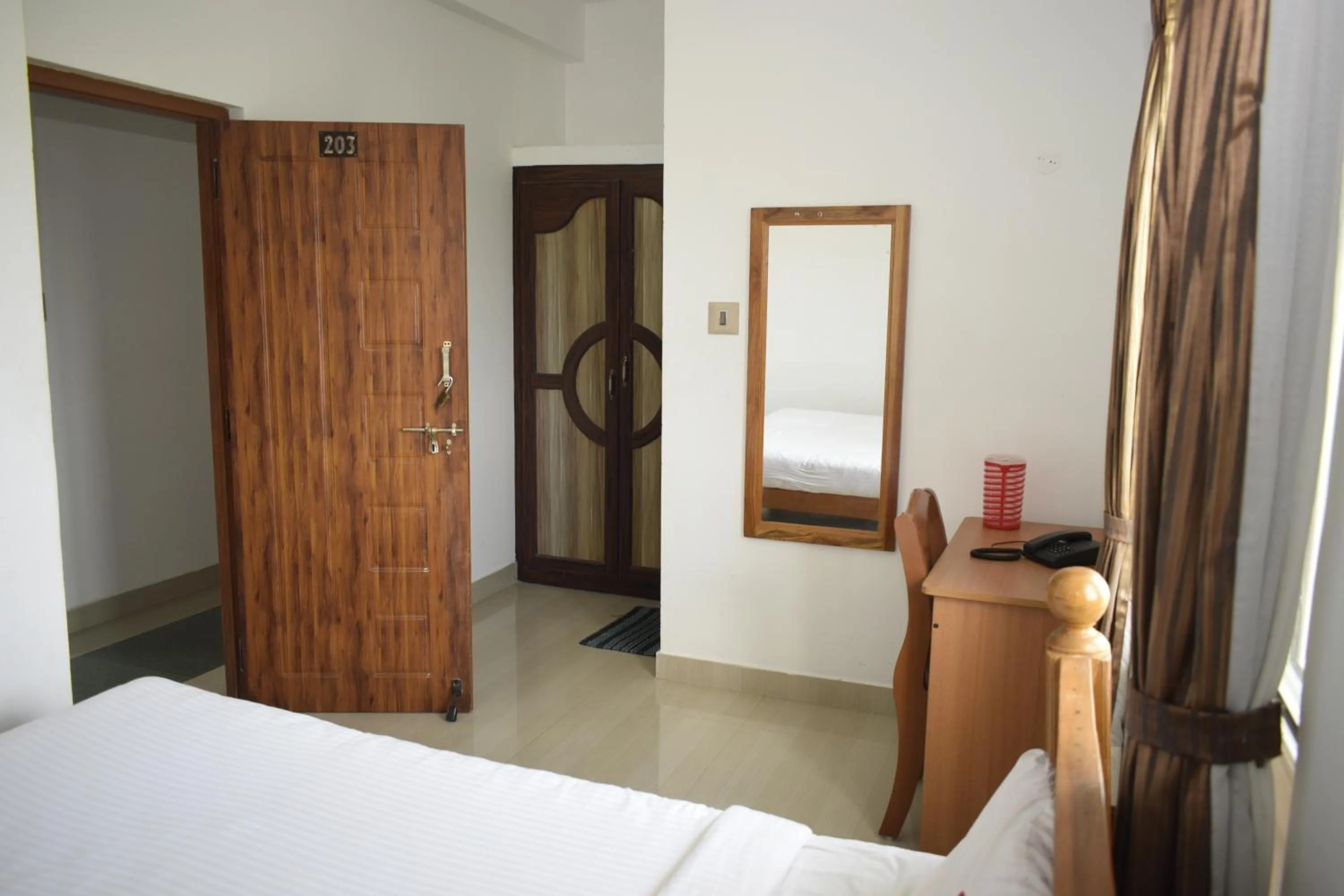 Photo of the whole room in Haleemas Residency