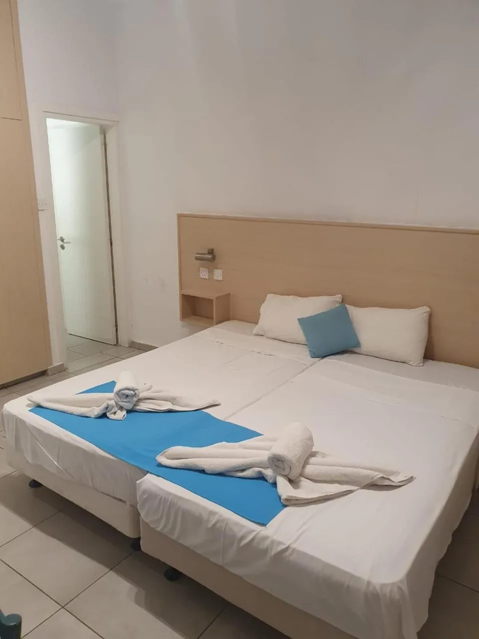 Bed in Sea CleoNapa Mandali