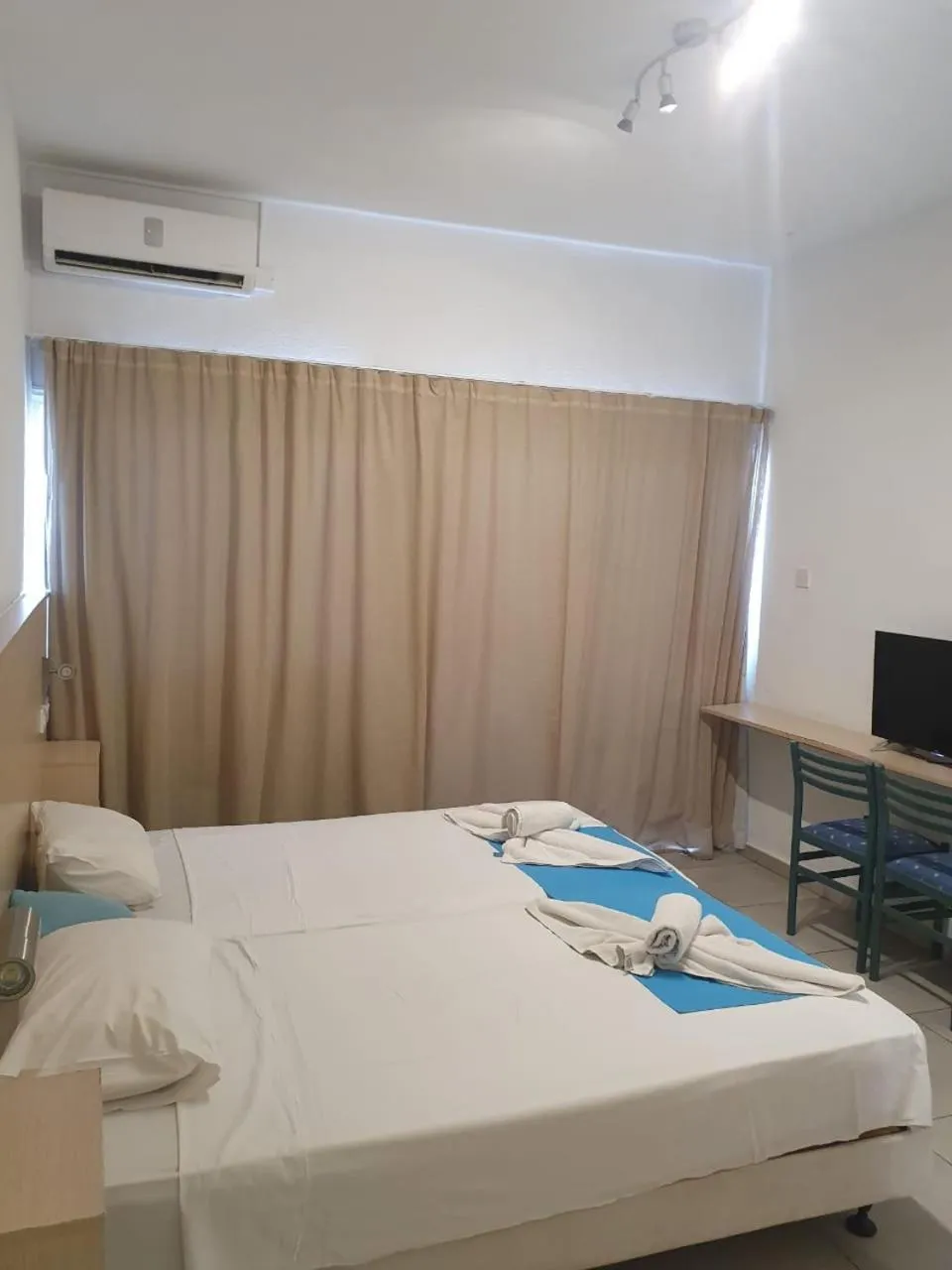 Bedroom, Bed in Sea CleoNapa Mandali