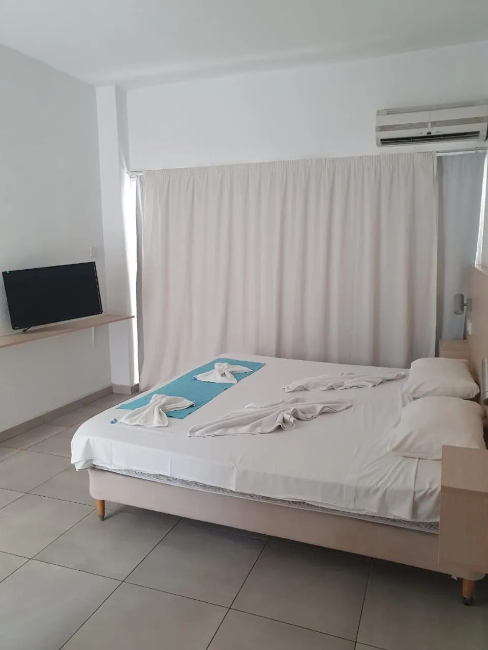 Bedroom, Bed in Sea CleoNapa Mandali