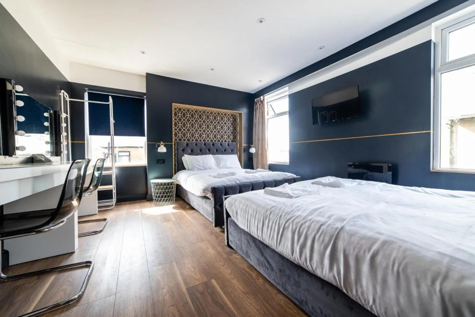 Bedroom, Bed in Hollywood Suite Sasco Apartments