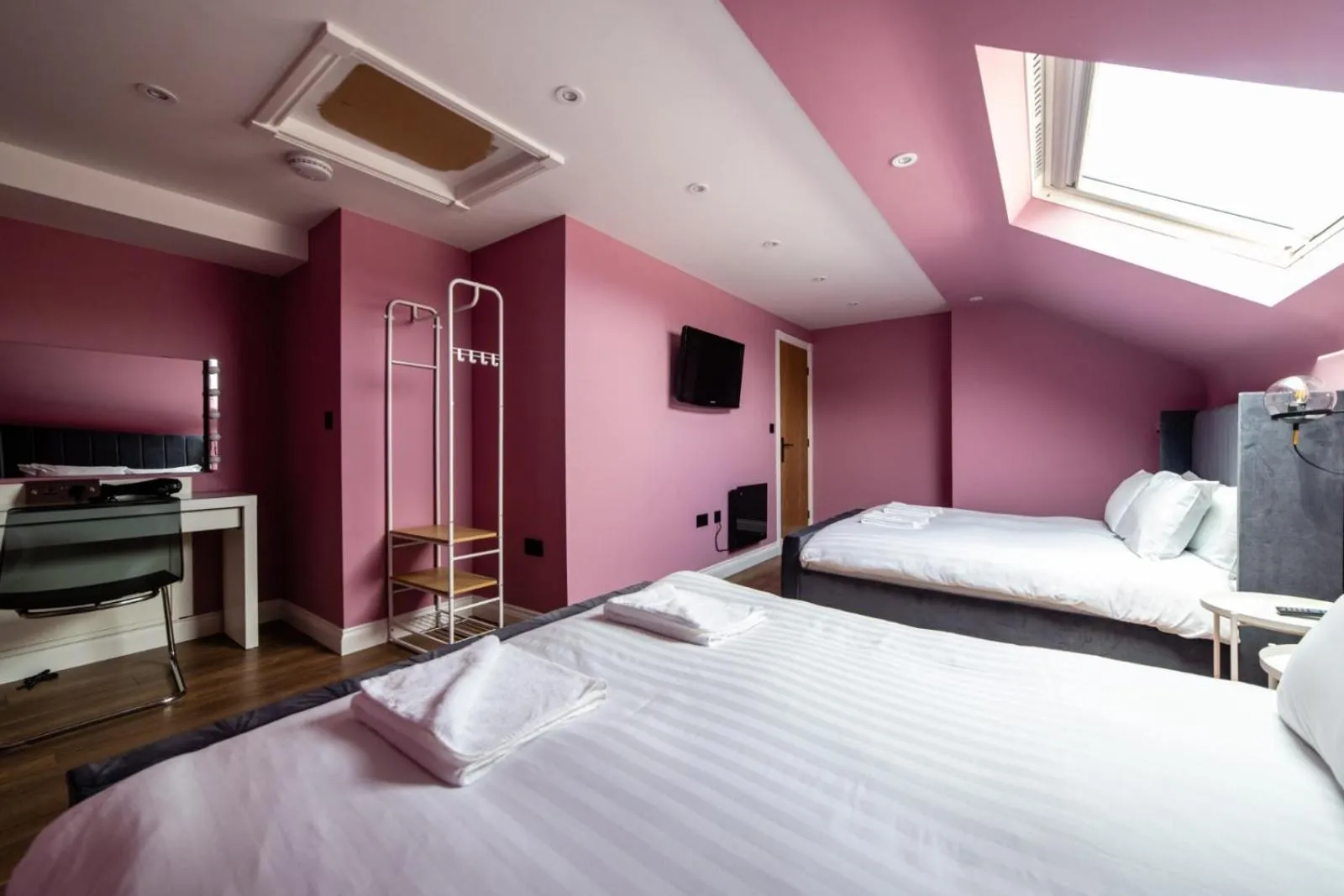 Bedroom, Bed in Hollywood Suite Sasco Apartments