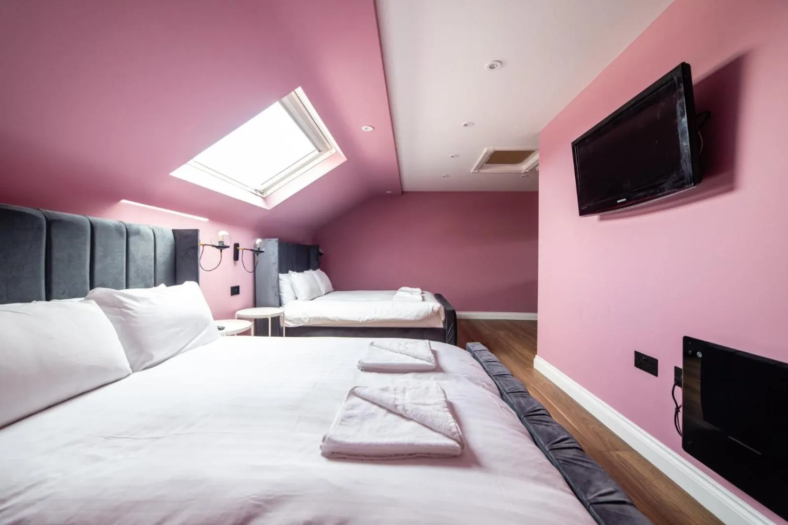 Bedroom, Bed in Hollywood Suite Sasco Apartments