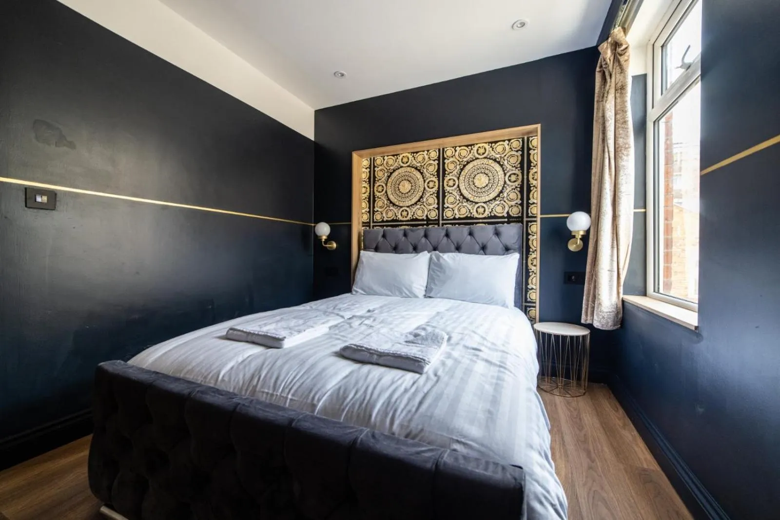 Bedroom, Bed in Hollywood Suite Sasco Apartments