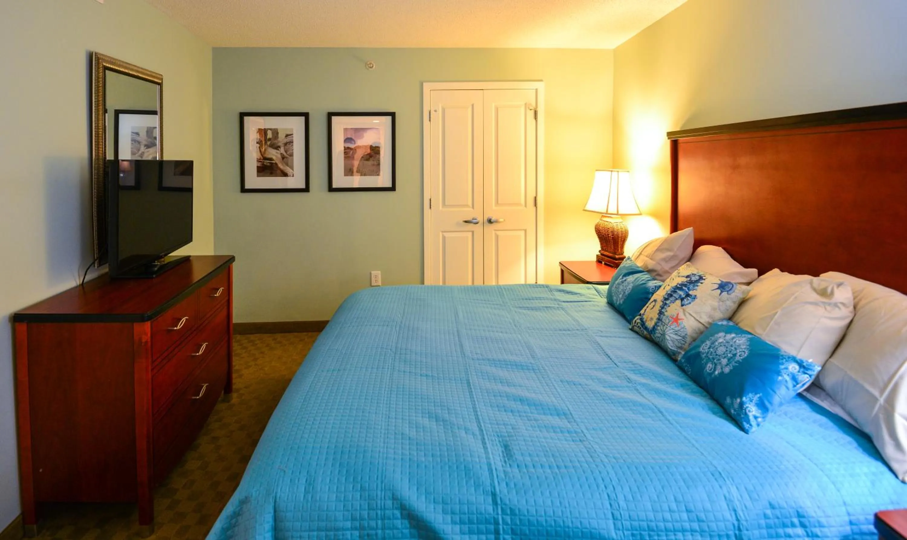 Deluxe Ocean Front Two-Bedroom Condo in Sandy Beach Resort