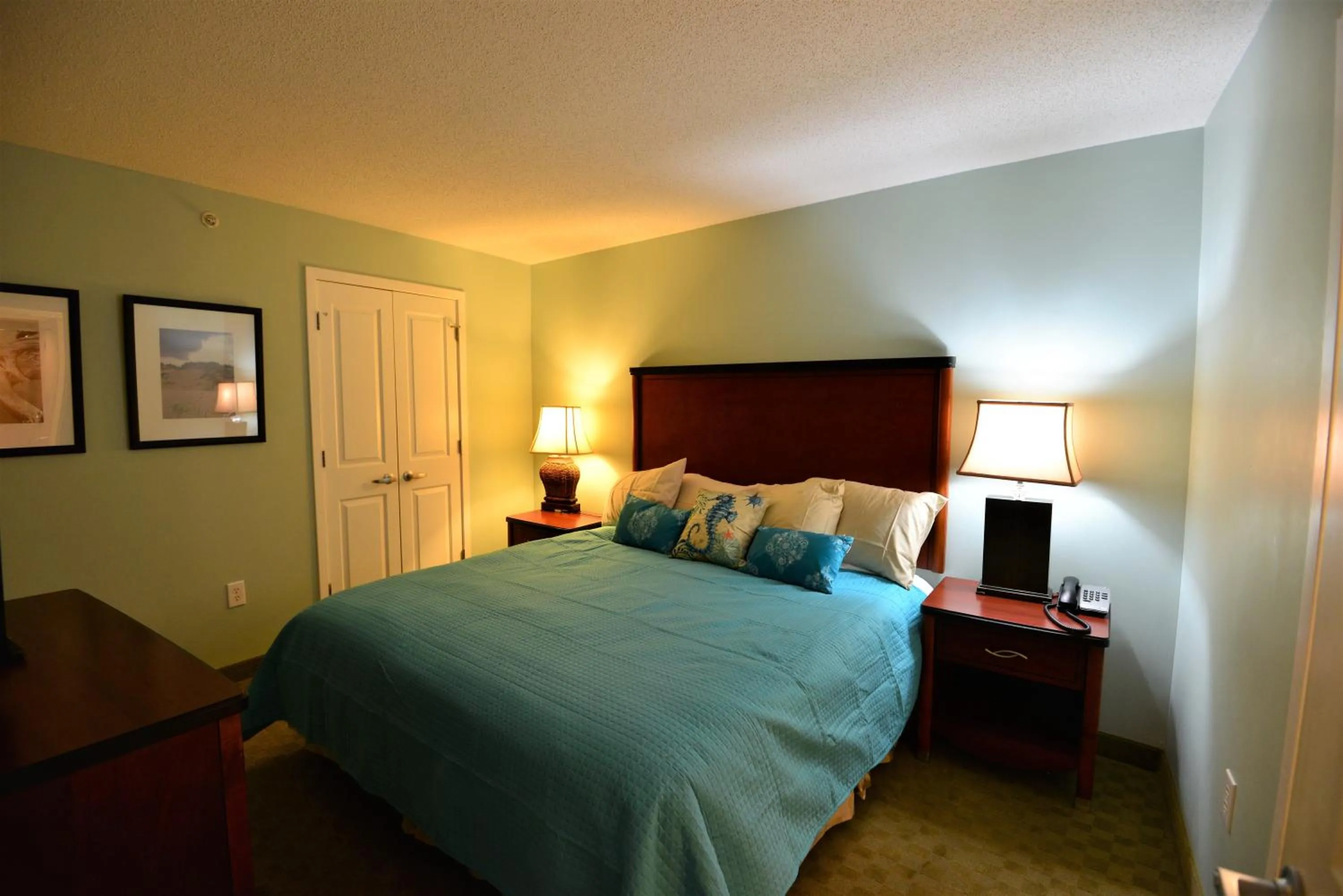 Deluxe Ocean Front Two-Bedroom Condo in Sandy Beach Resort