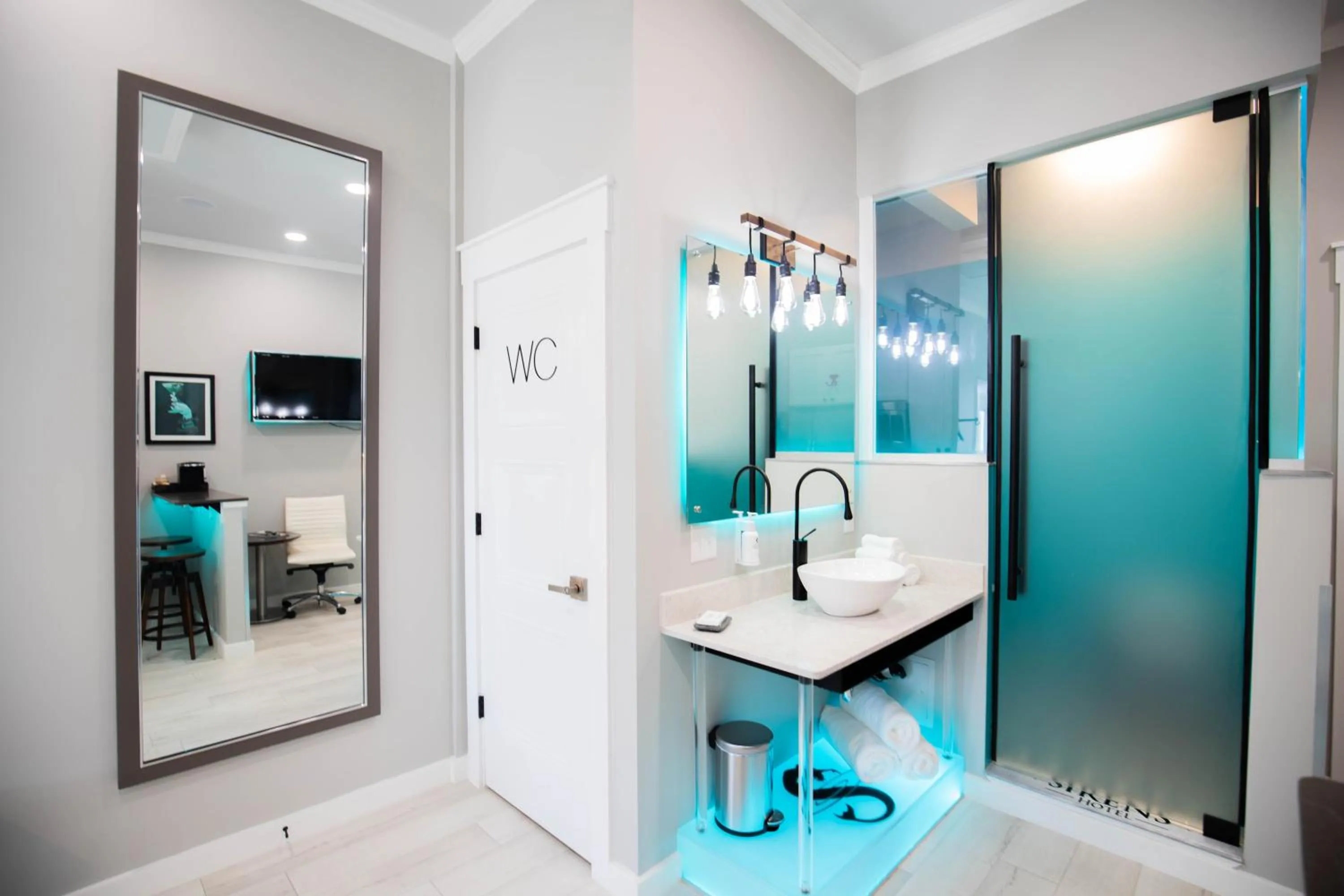 River Sirens Hotel-Contactless Check in Hotel