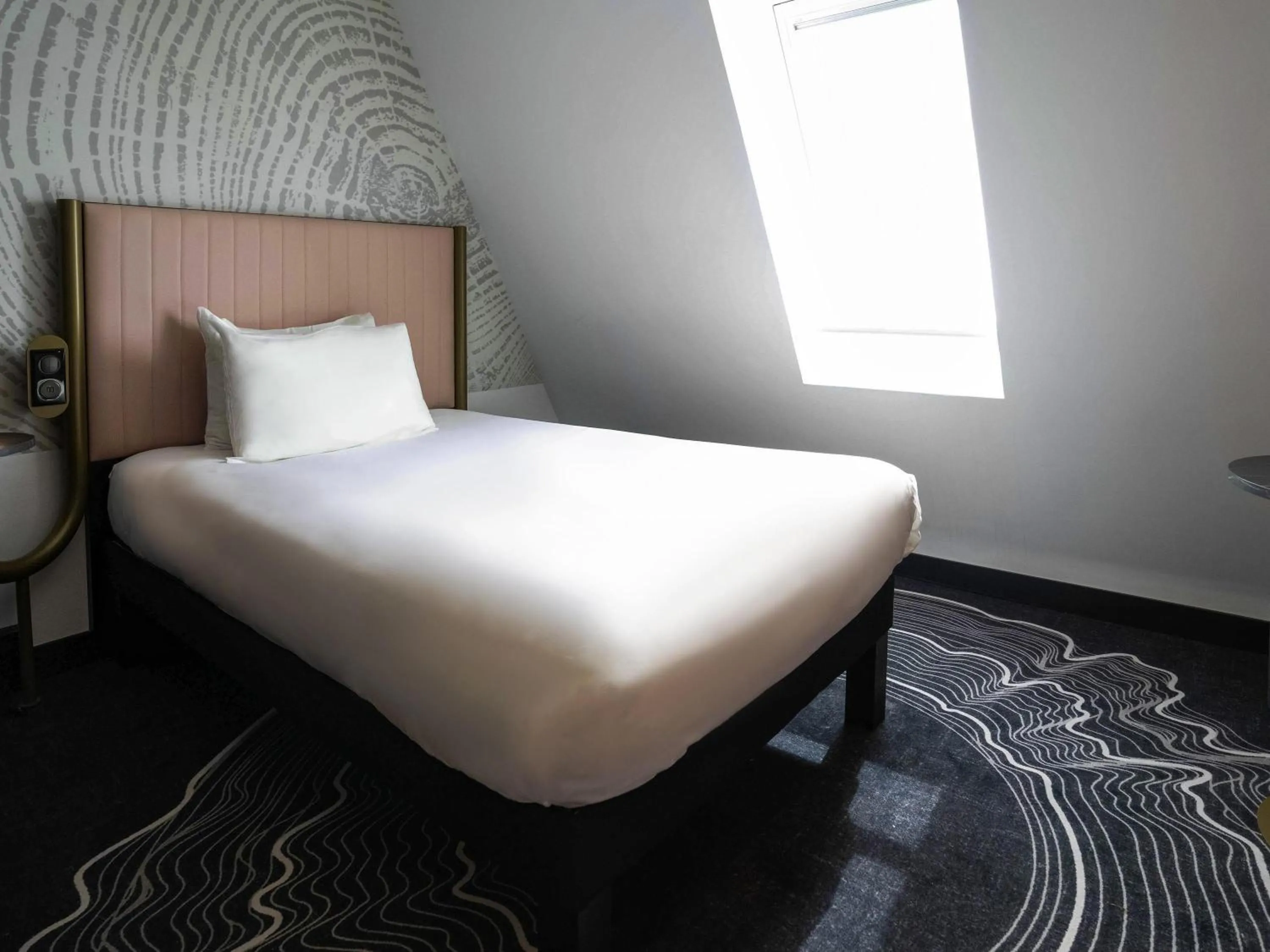 Bedroom, Bed in ibis Styles Paris Porte de Versailles - Mairie d'Issy