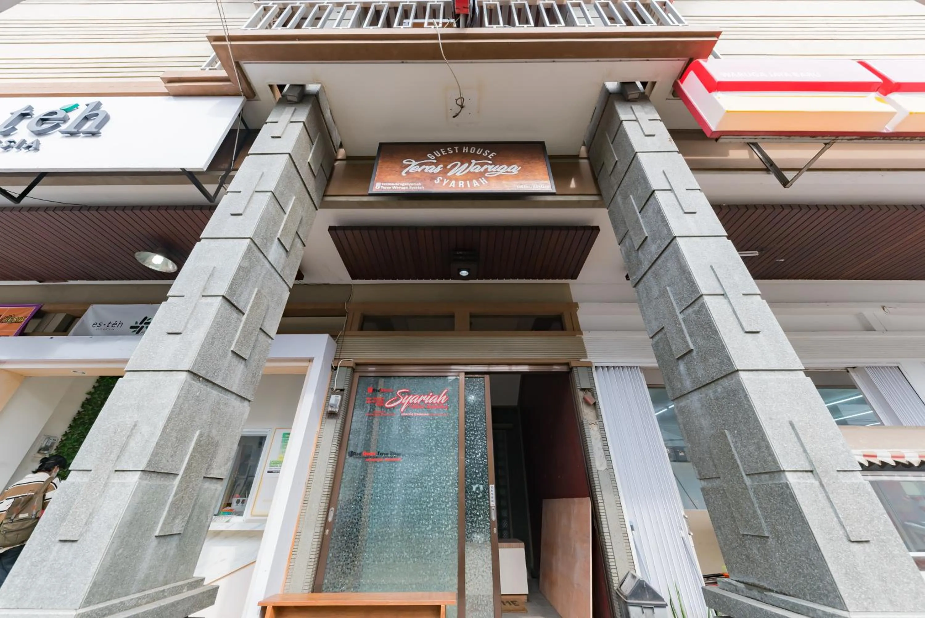 Property building in RedDoorz Syariah near Politeknik Negeri Bandung Campus