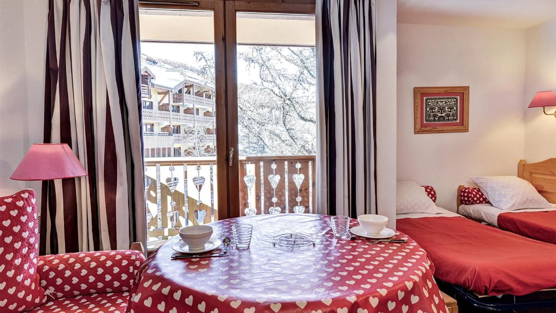 Dining area, Bed in Vacancéole - Résidence Vega