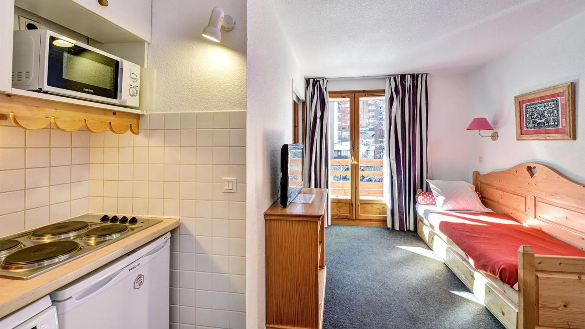 Kitchen or kitchenette, Bed in Vacancéole - Résidence Vega