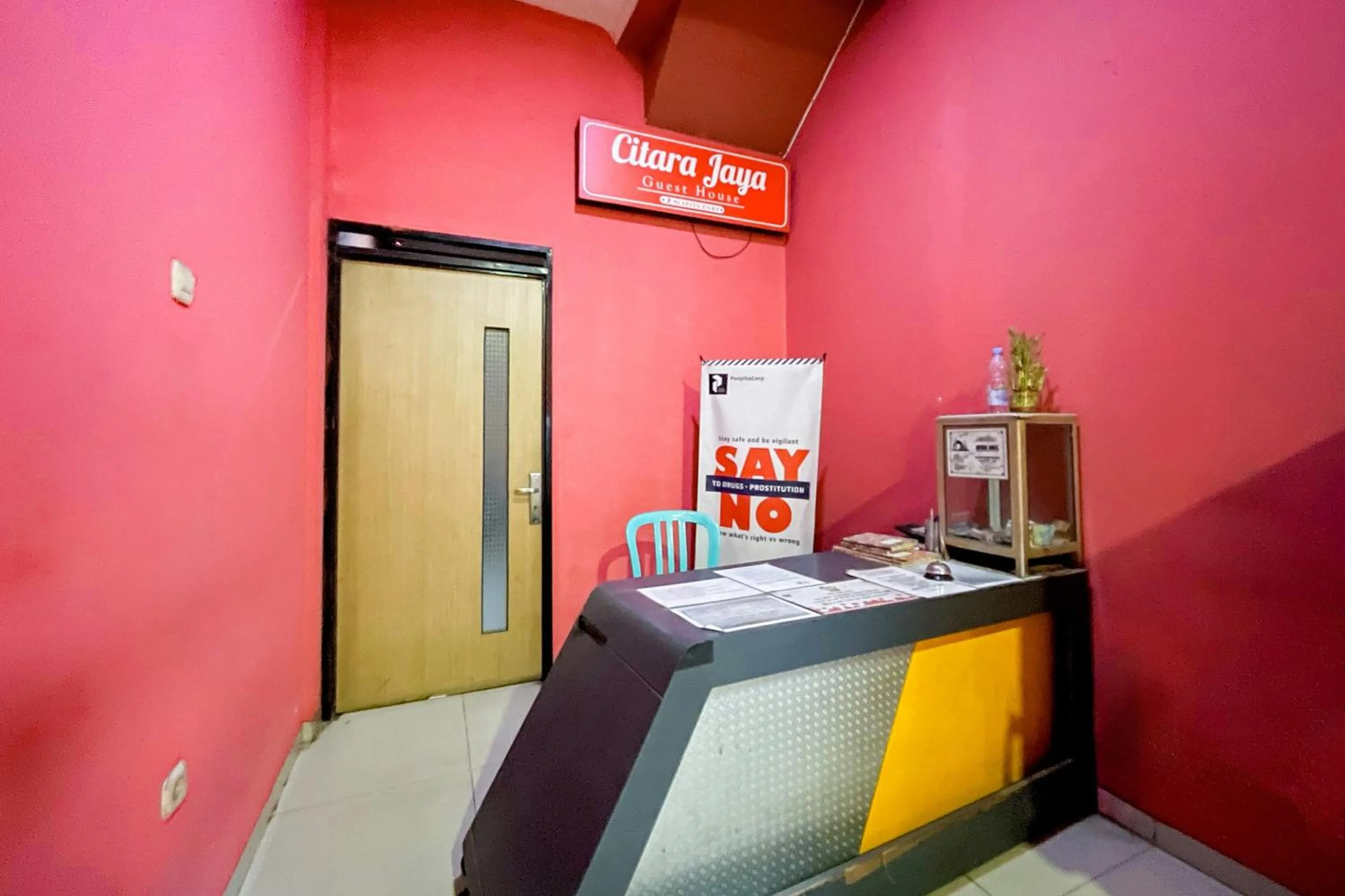 Lobby or reception in Citara Jaya Guesthouse Mitra RedDoorz