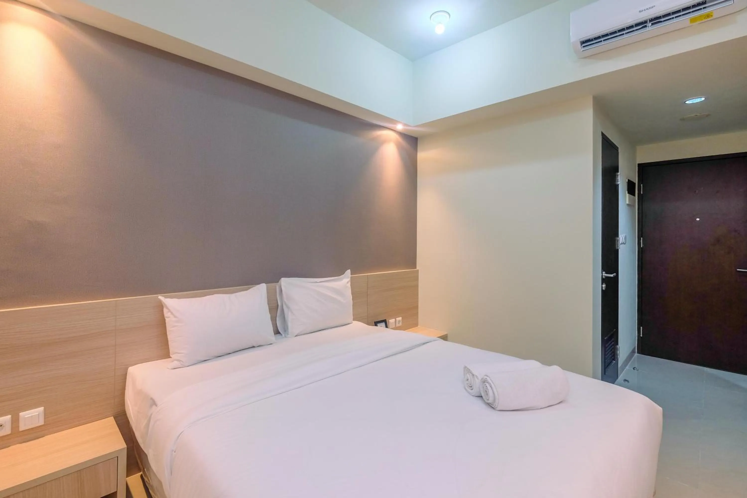 Bed in New Furnished with Cozy Stay @ Studio Mustika Golf Residence Apartment By Travelio