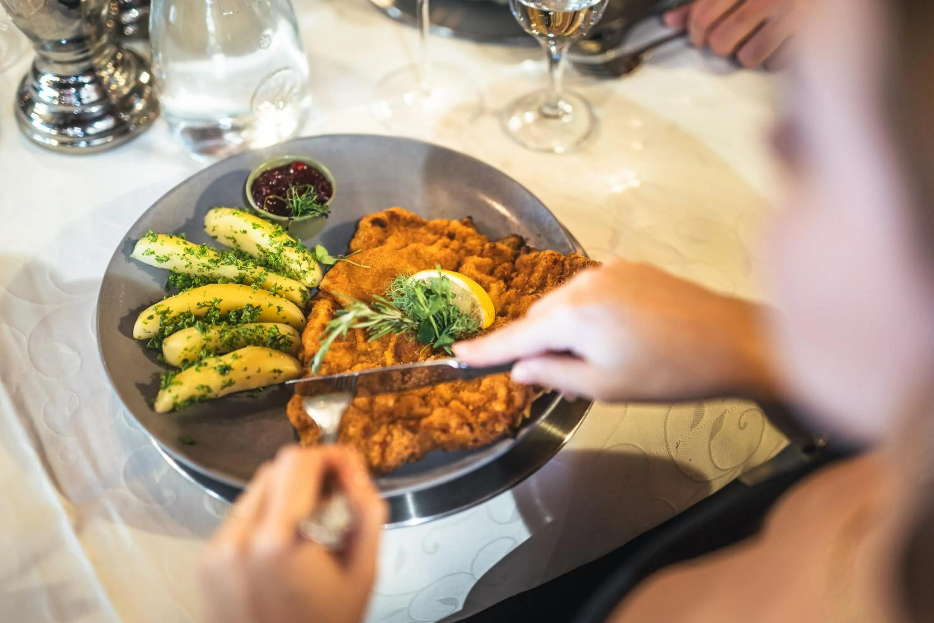 Restaurant/places to eat in Appartements Cella Central