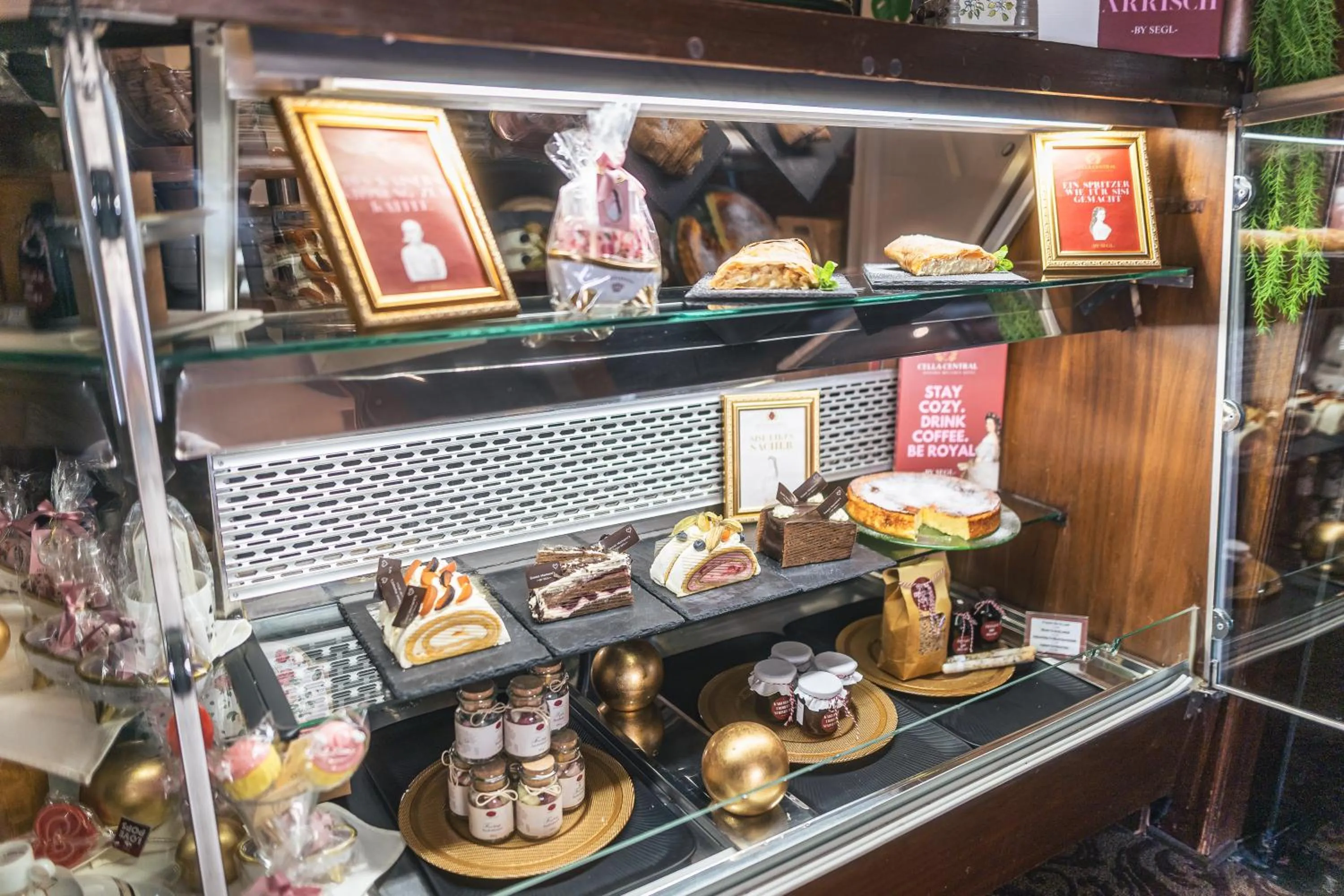 Restaurant/places to eat in Appartements Cella Central