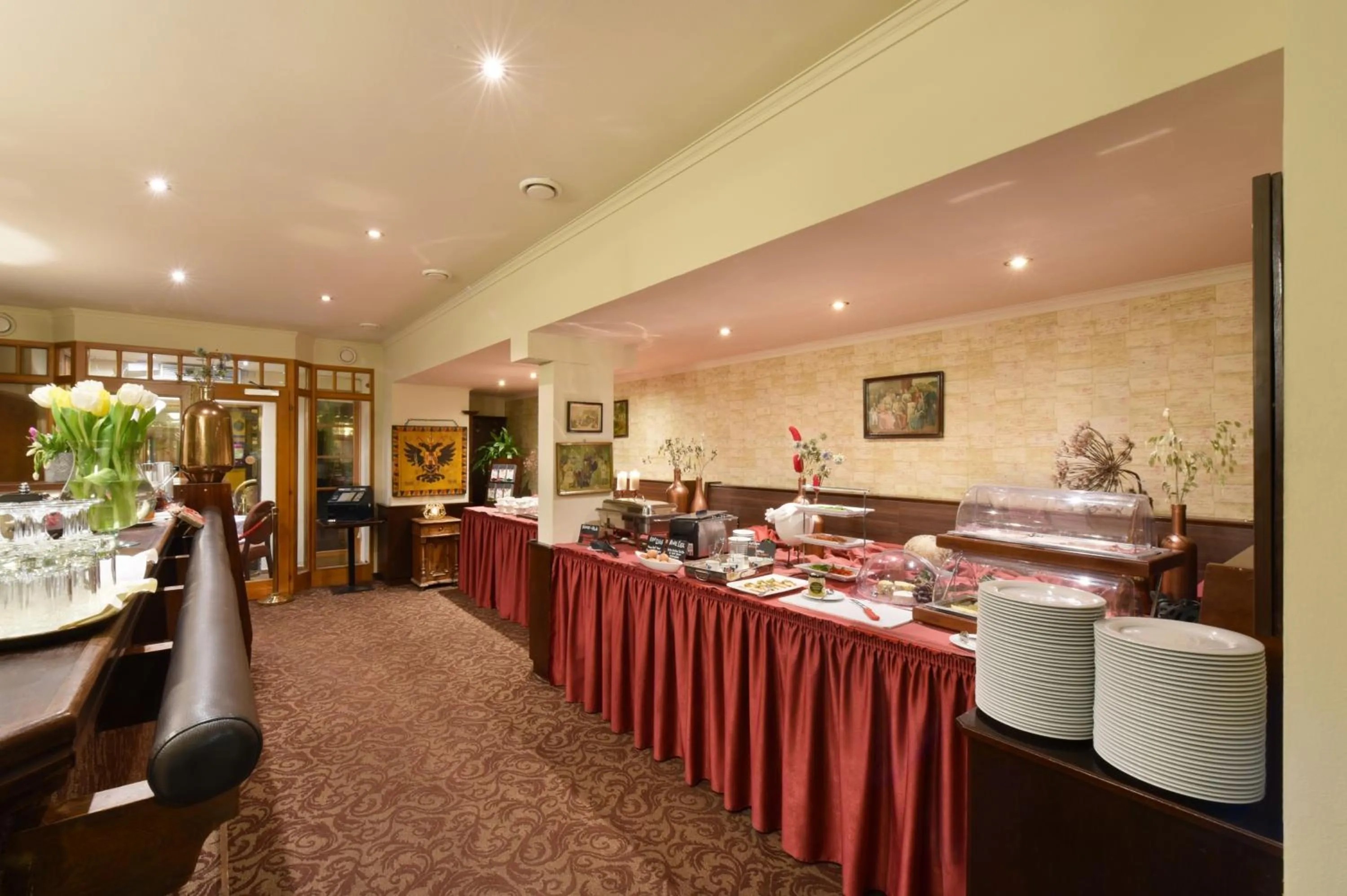 Buffet breakfast in Appartements Cella Central